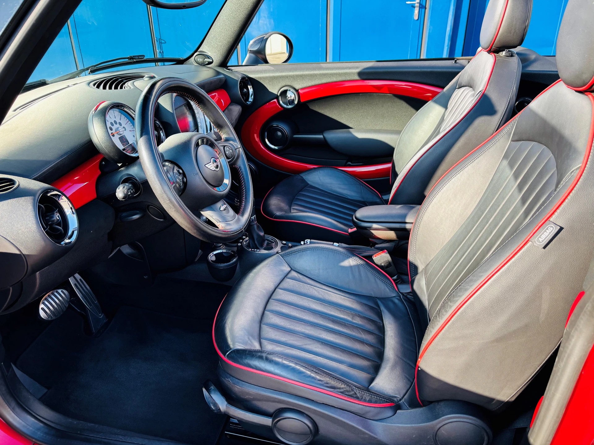 MINI Cooper Cabriolet-image-1