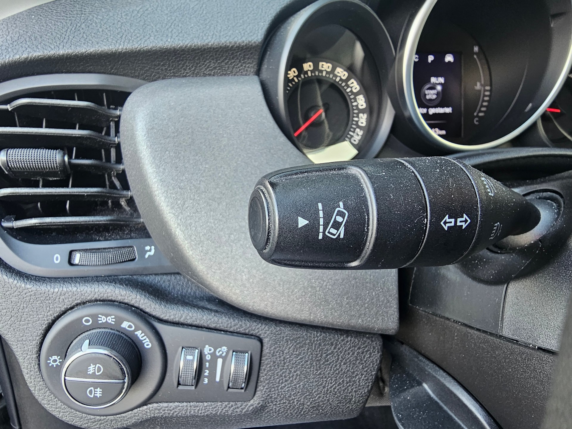 FIAT 500X 1.4T Cross 4x4 Automatic-image-10