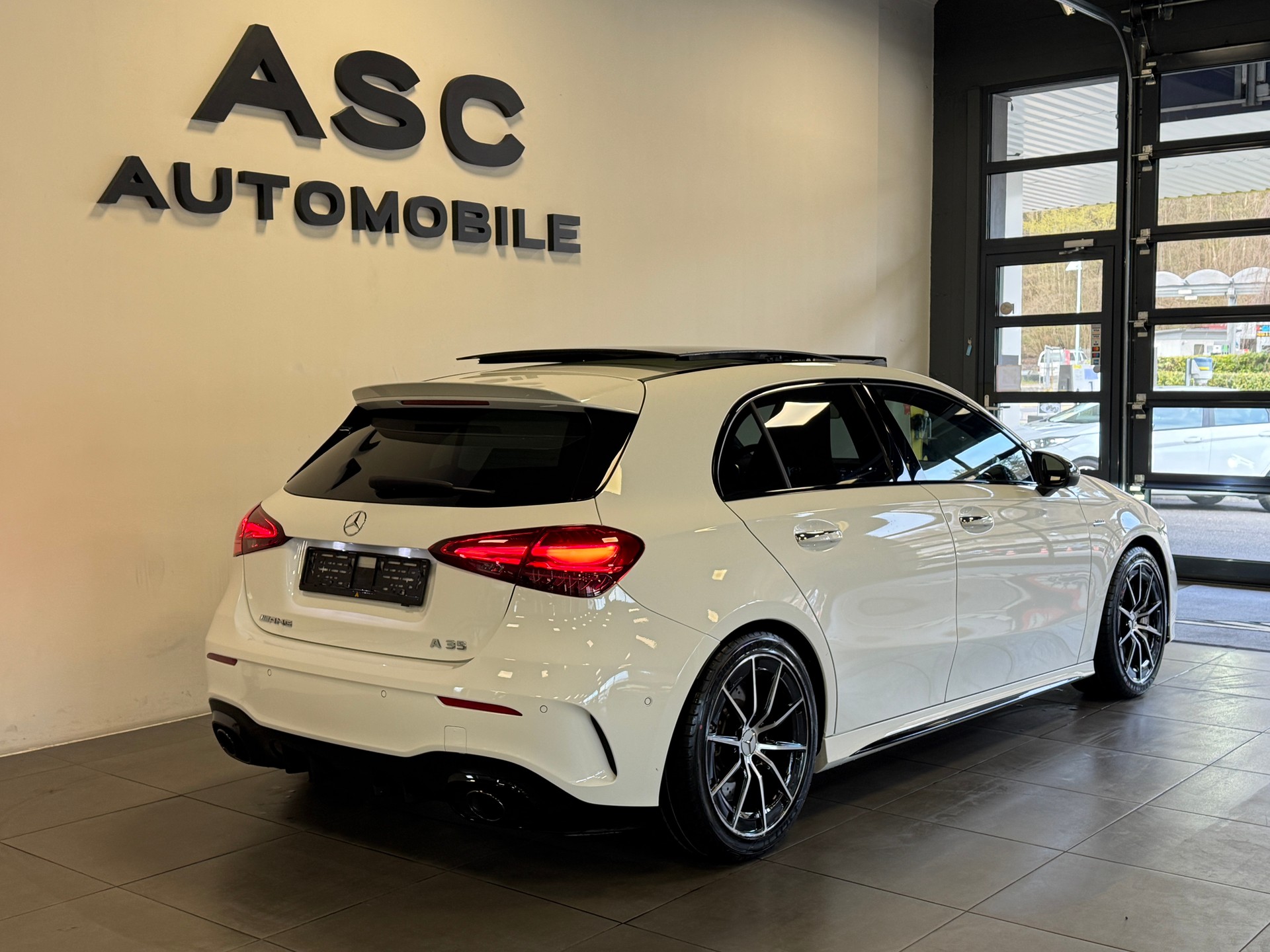 MERCEDES-BENZ A AMG 35 4Matic 8G-DCT *Facelift*-showroom-element-2