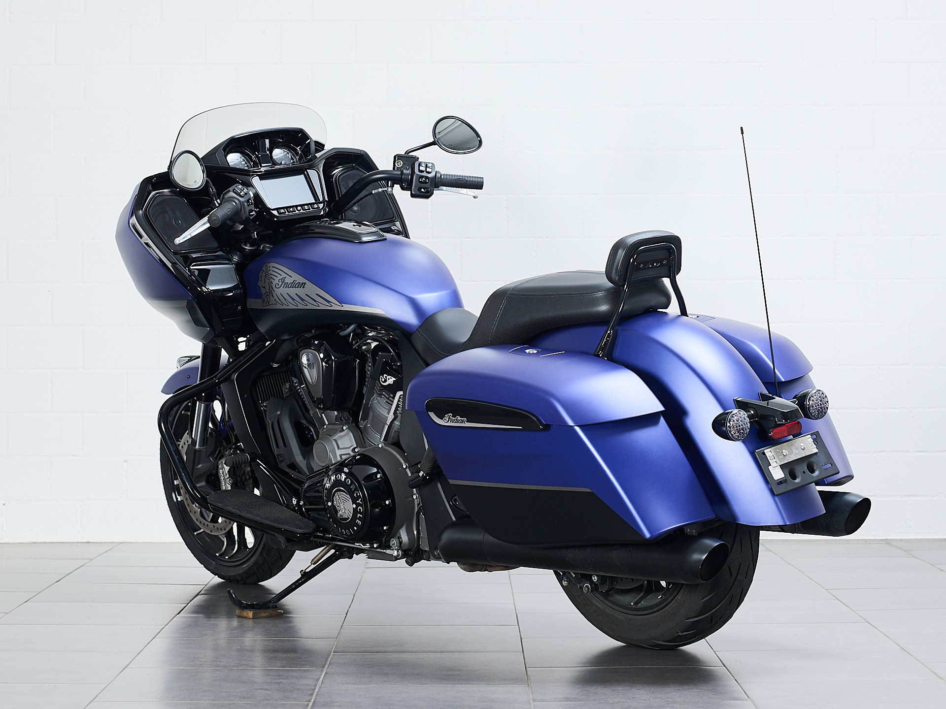 INDIAN Challenger Dark Horse-showroom-element-3