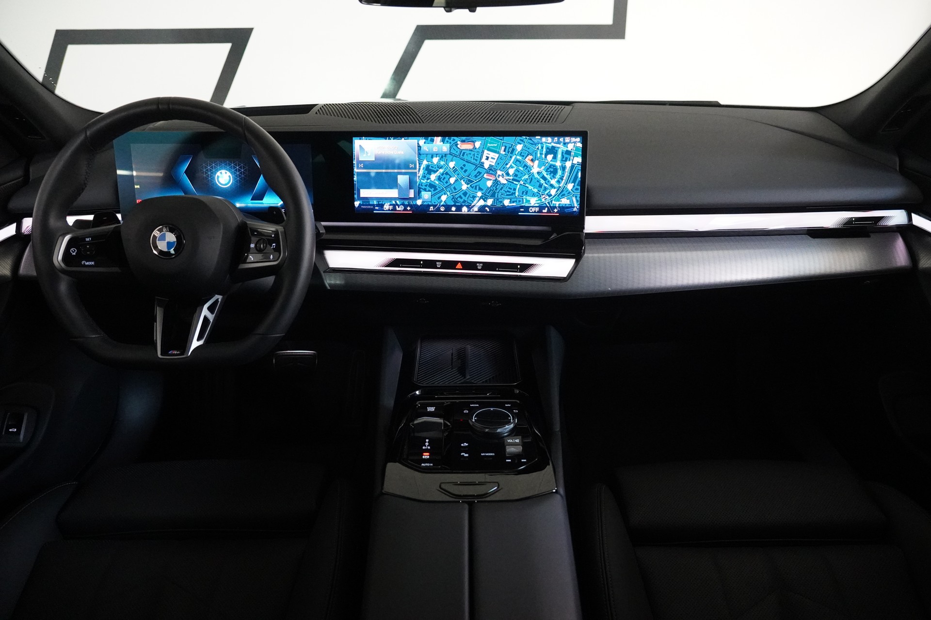 BMW 520d xDrive 48V Touring M Sport Steptronic-image-17