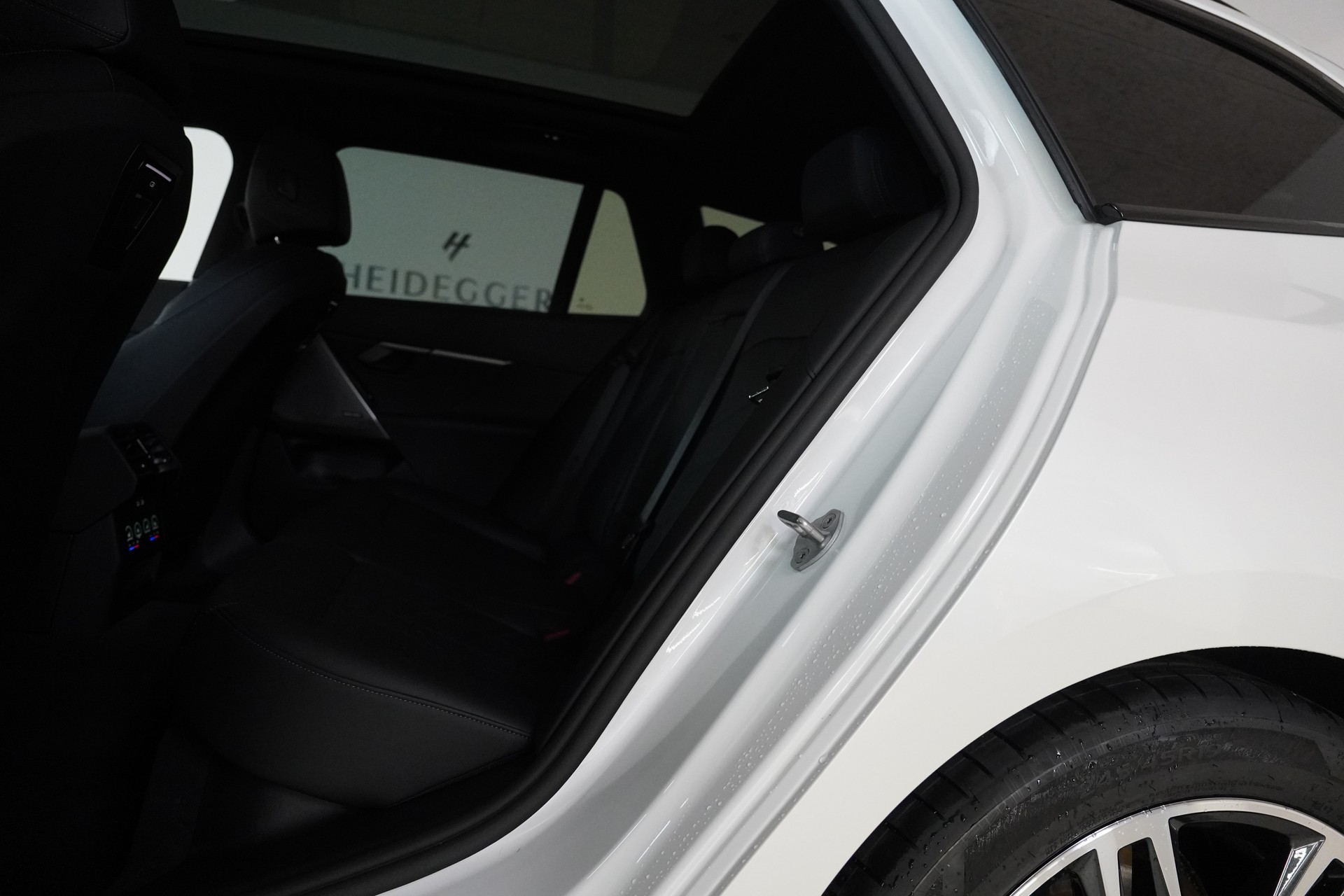 BMW 520d xDrive 48V Touring M Sport Steptronic-image-12