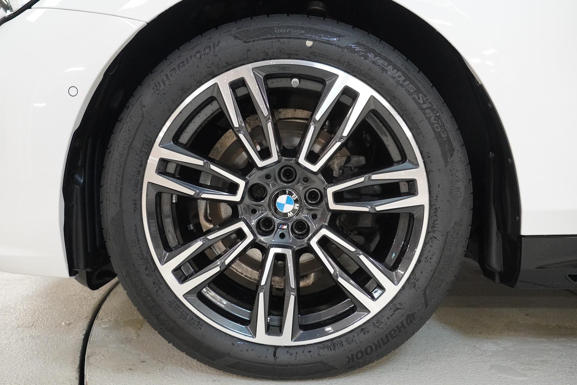 BMW 520d xDrive 48V Touring M Sport Steptronic-image-9