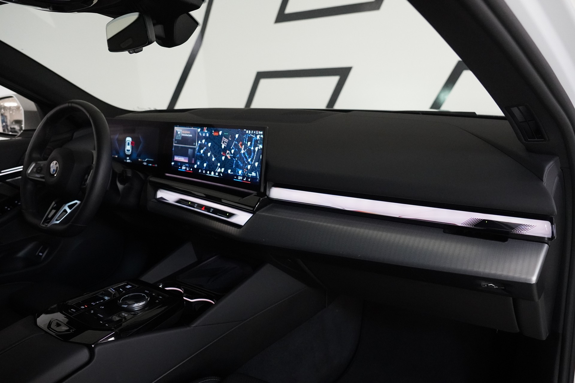 BMW 520d xDrive 48V Touring M Sport Steptronic-image-16