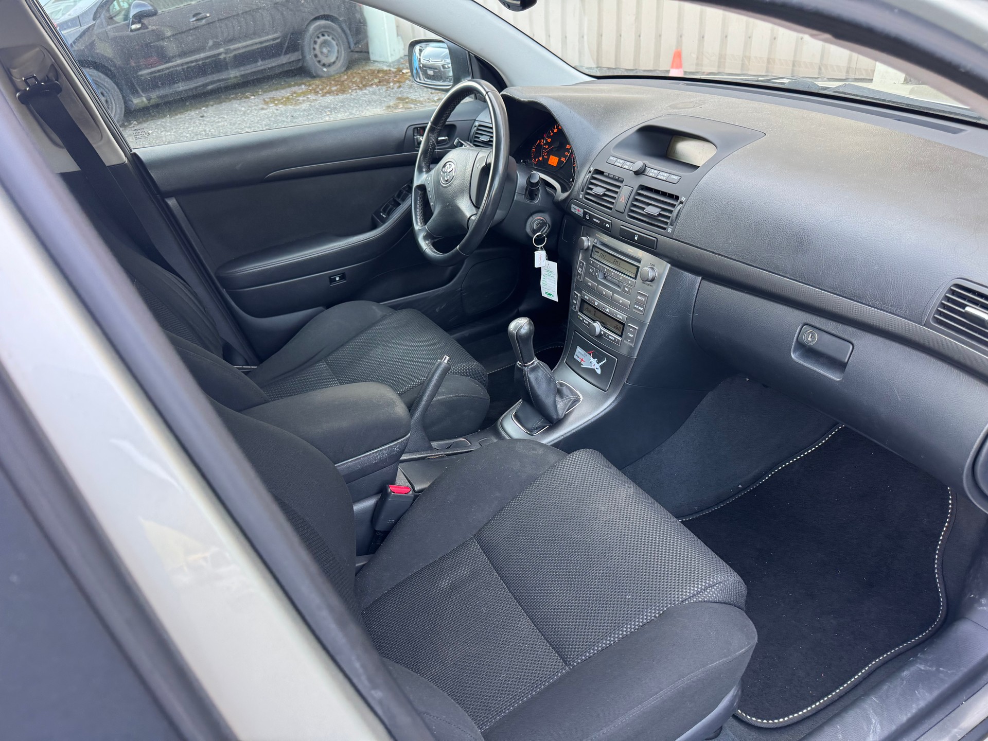TOYOTA Avensis 1.8 VVT-i Linea Terra Liftback-image-10