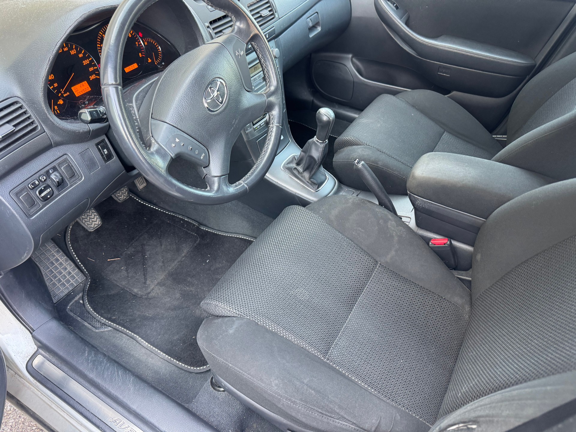 TOYOTA Avensis 1.8 VVT-i Linea Terra Liftback-image-9