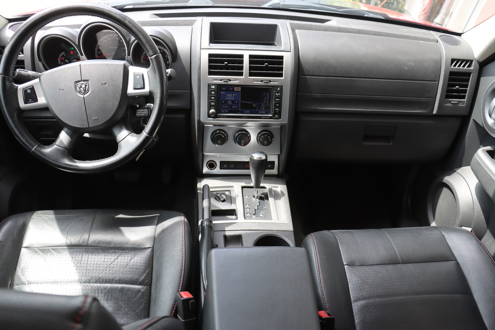 DODGE Nitro 2.8 CRD R/T Automatic-image-12