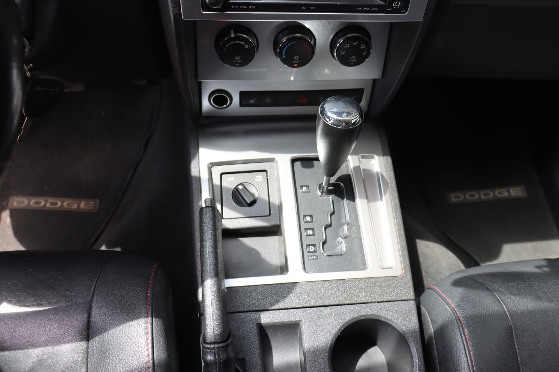 DODGE Nitro 2.8 CRD R/T Automatic-image-16