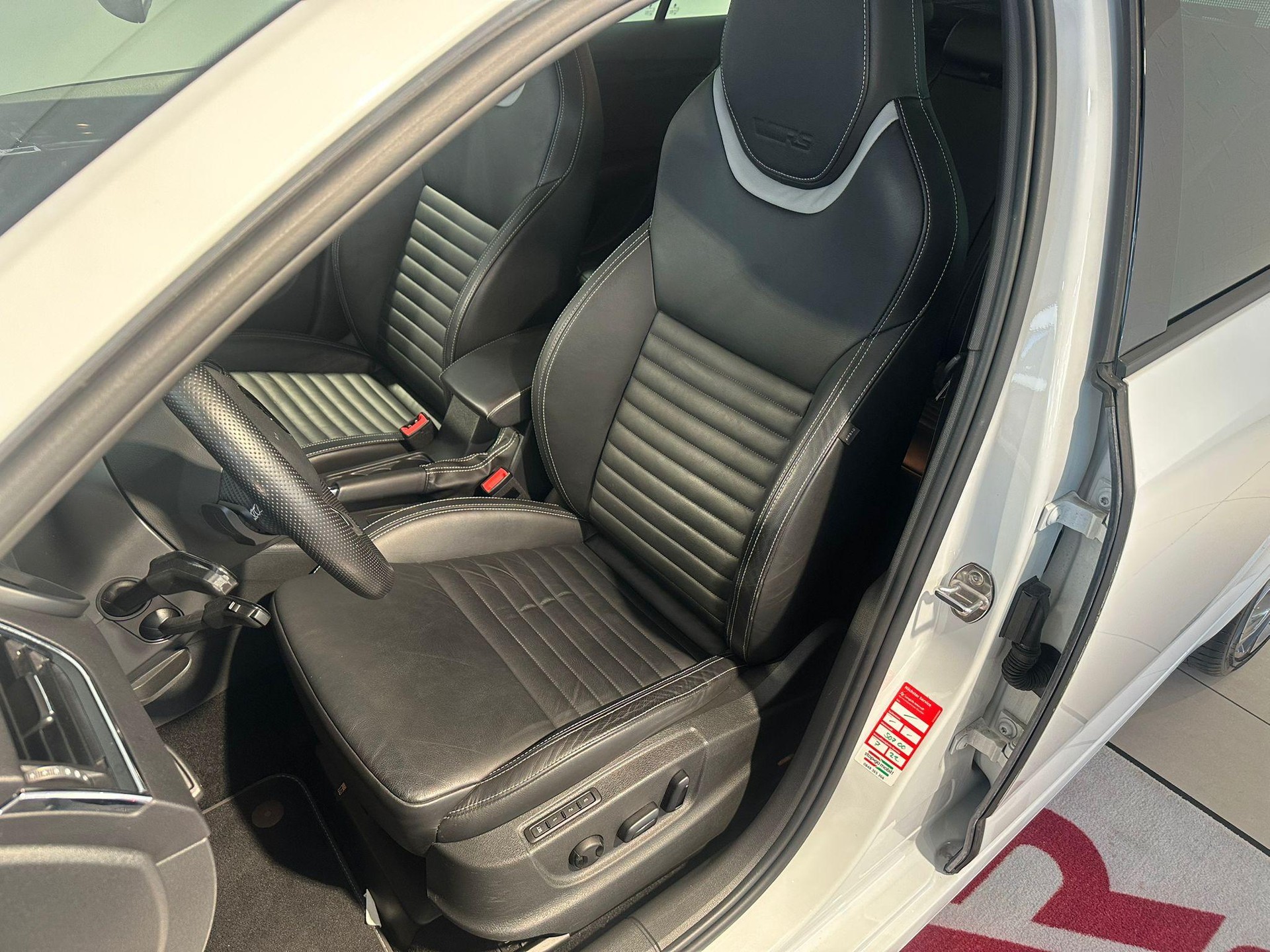 SKODA Octavia Combi 2.0 TDI 184 RS DSG-image-5