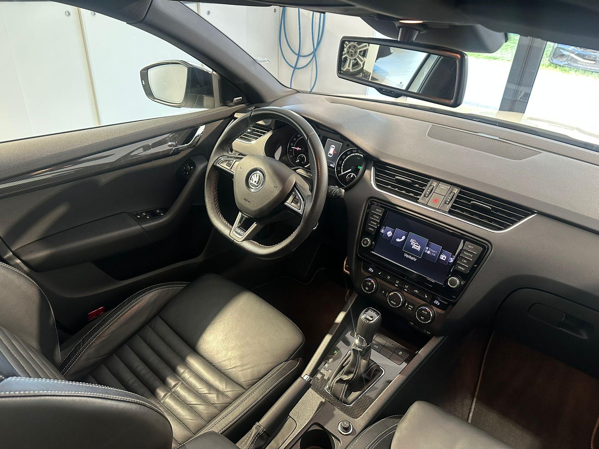 SKODA Octavia Combi 2.0 TDI 184 RS DSG-image-8