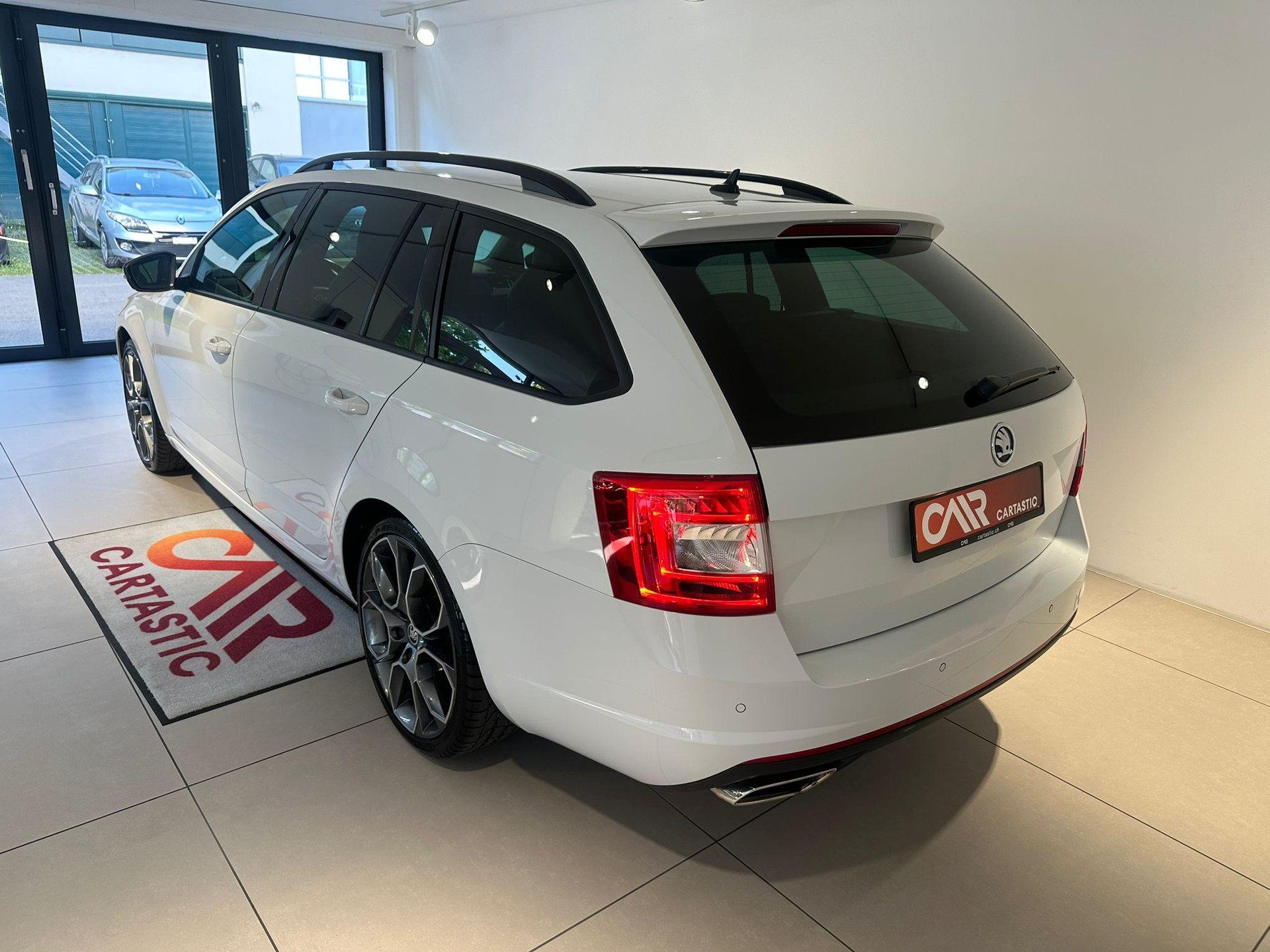 SKODA Octavia Combi 2.0 TDI 184 RS DSG-image-2
