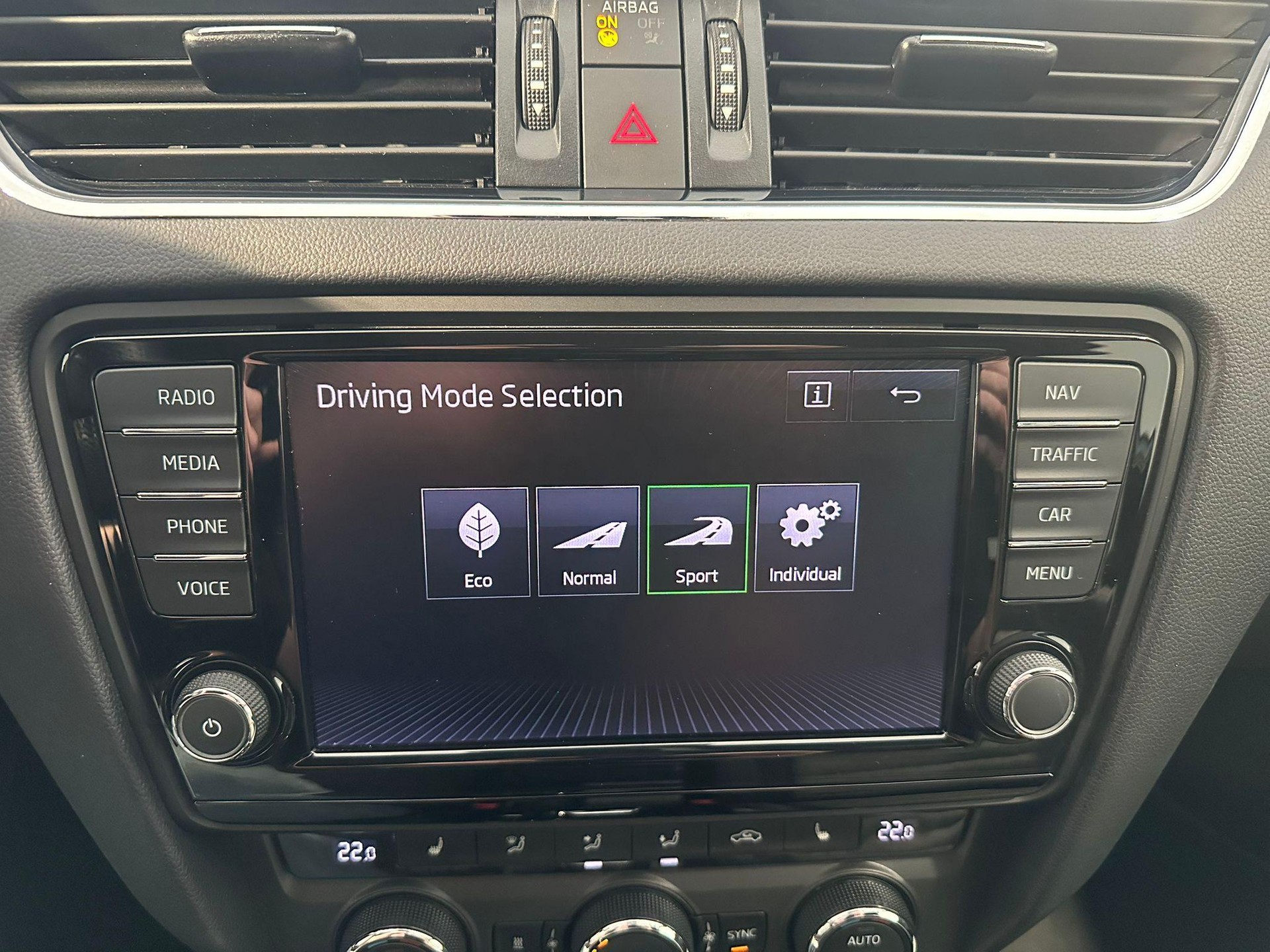 SKODA Octavia Combi 2.0 TDI 184 RS DSG-image-11