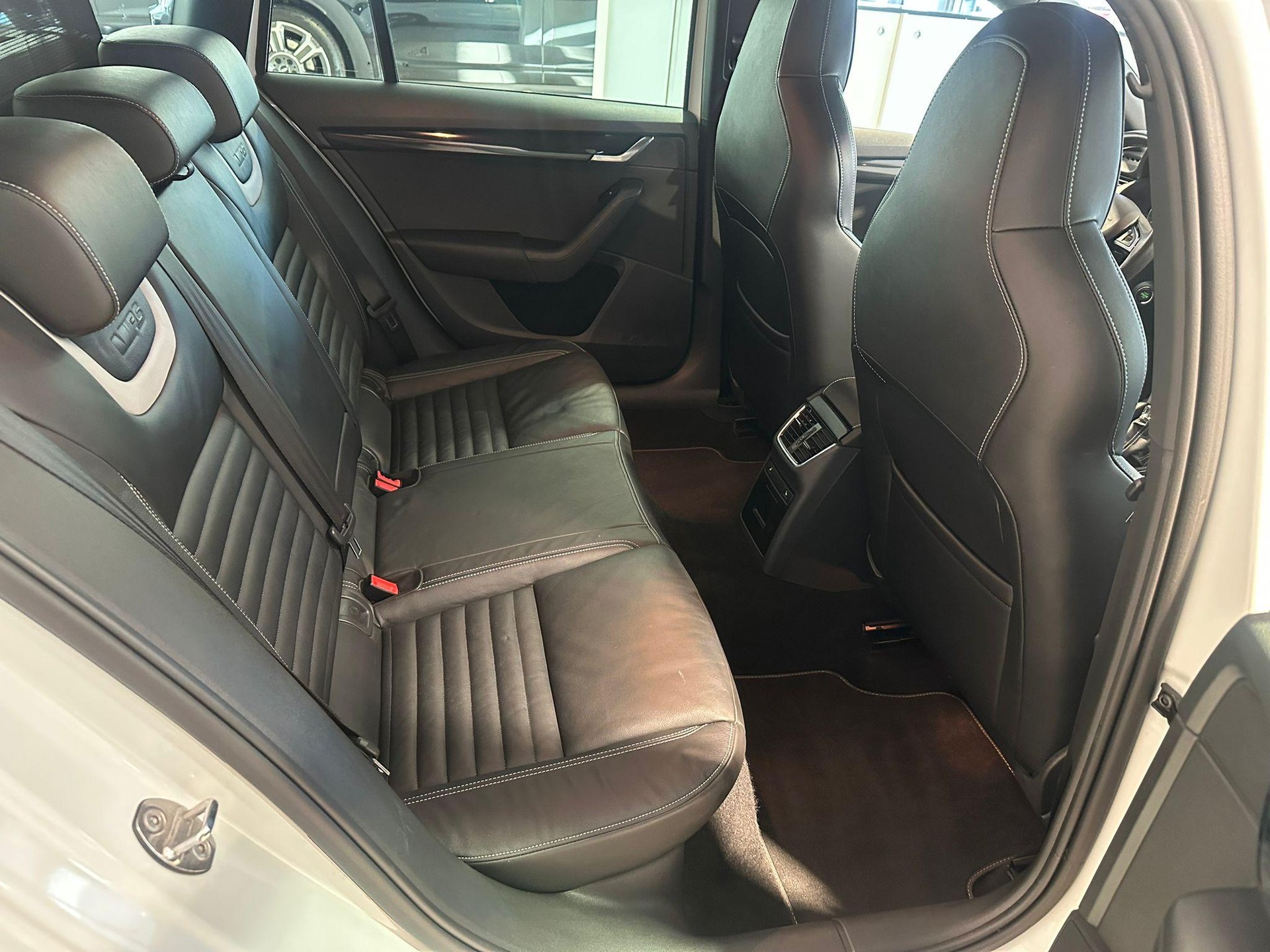 SKODA Octavia Combi 2.0 TDI 184 RS DSG-image-18
