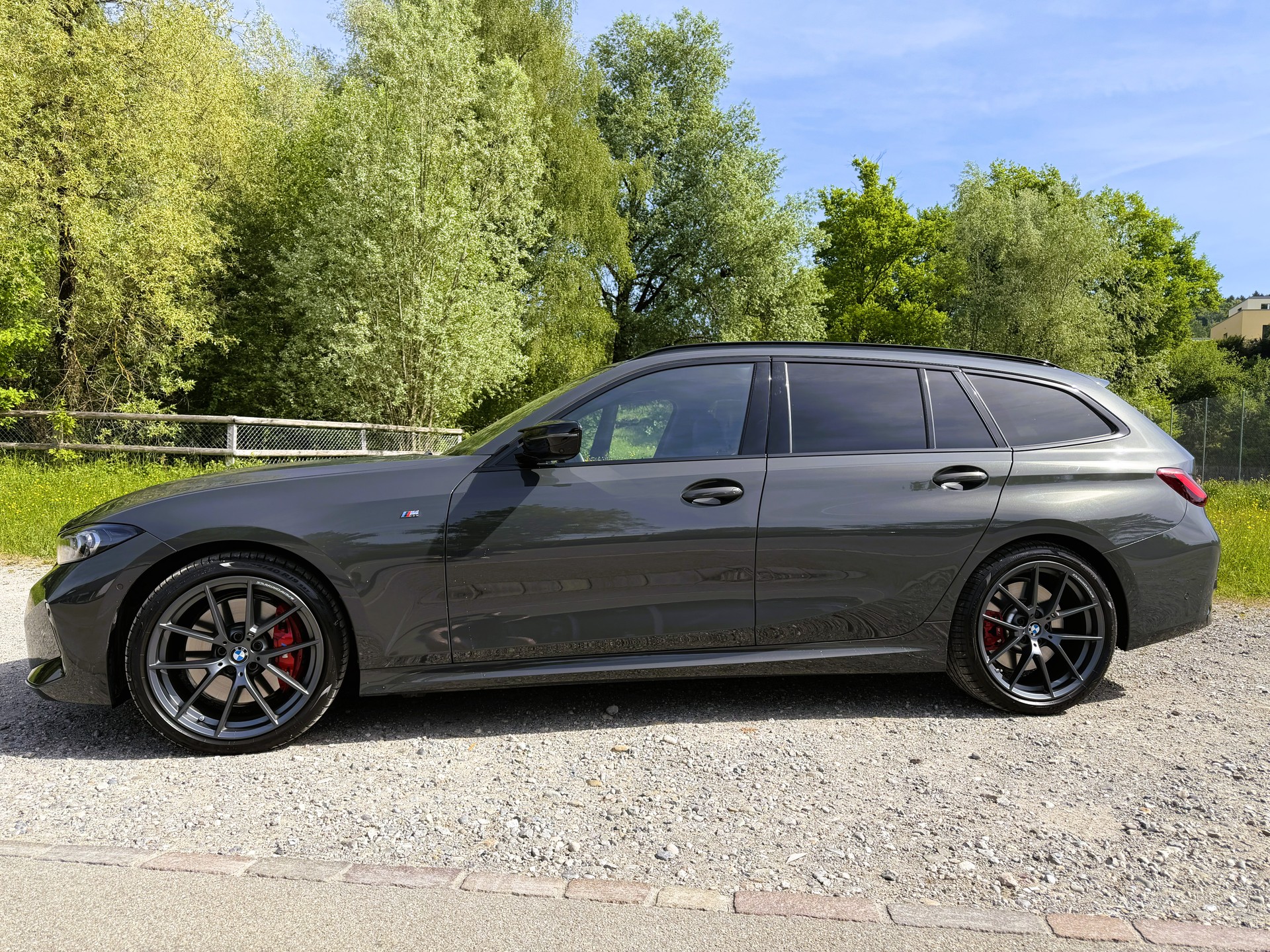 BMW xDrive 48V Touring Steptronic M Sport Pro-image-1