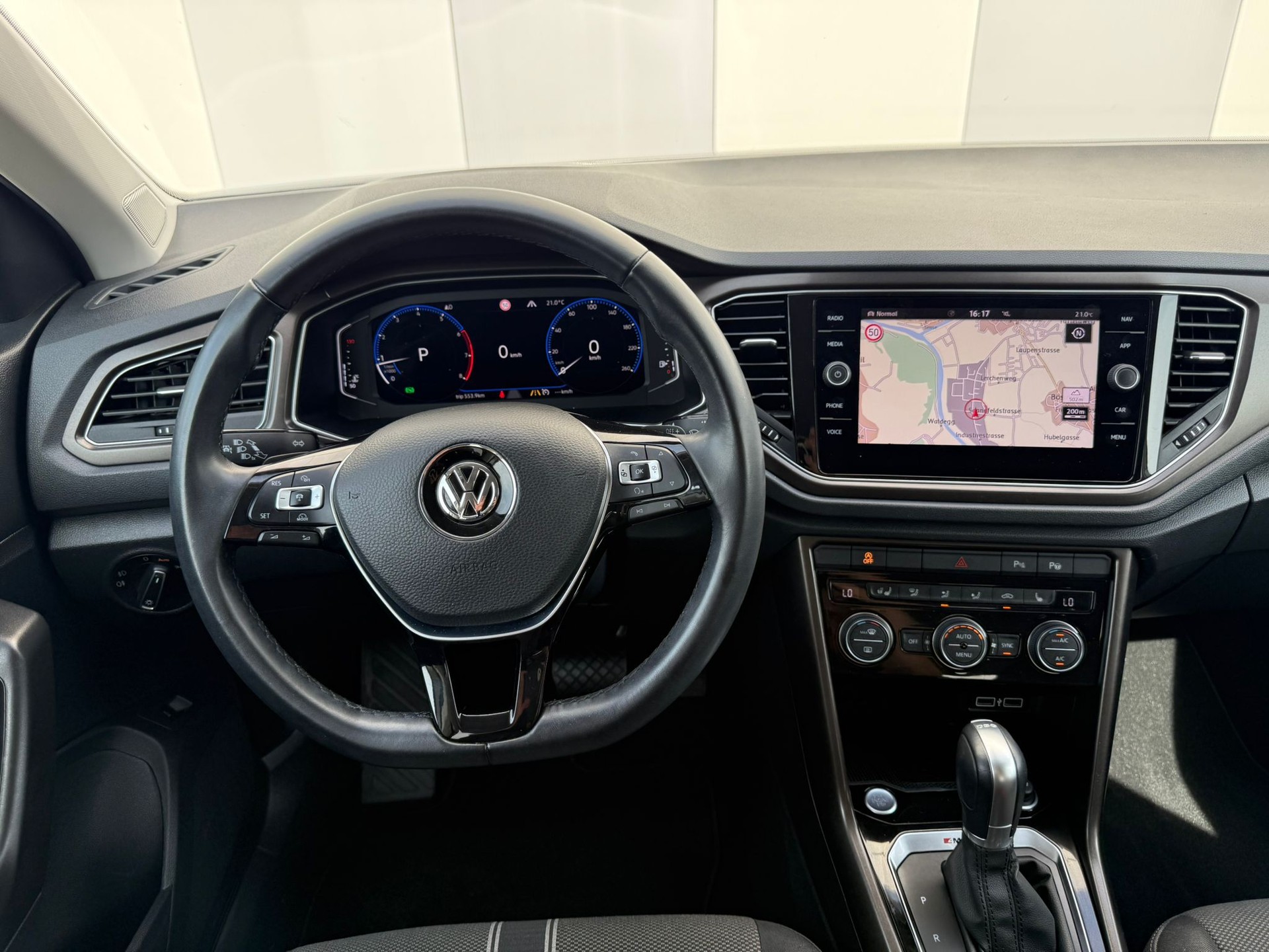 VW T-Roc 2.0 TSI Advance DSG 4Motion-image-11