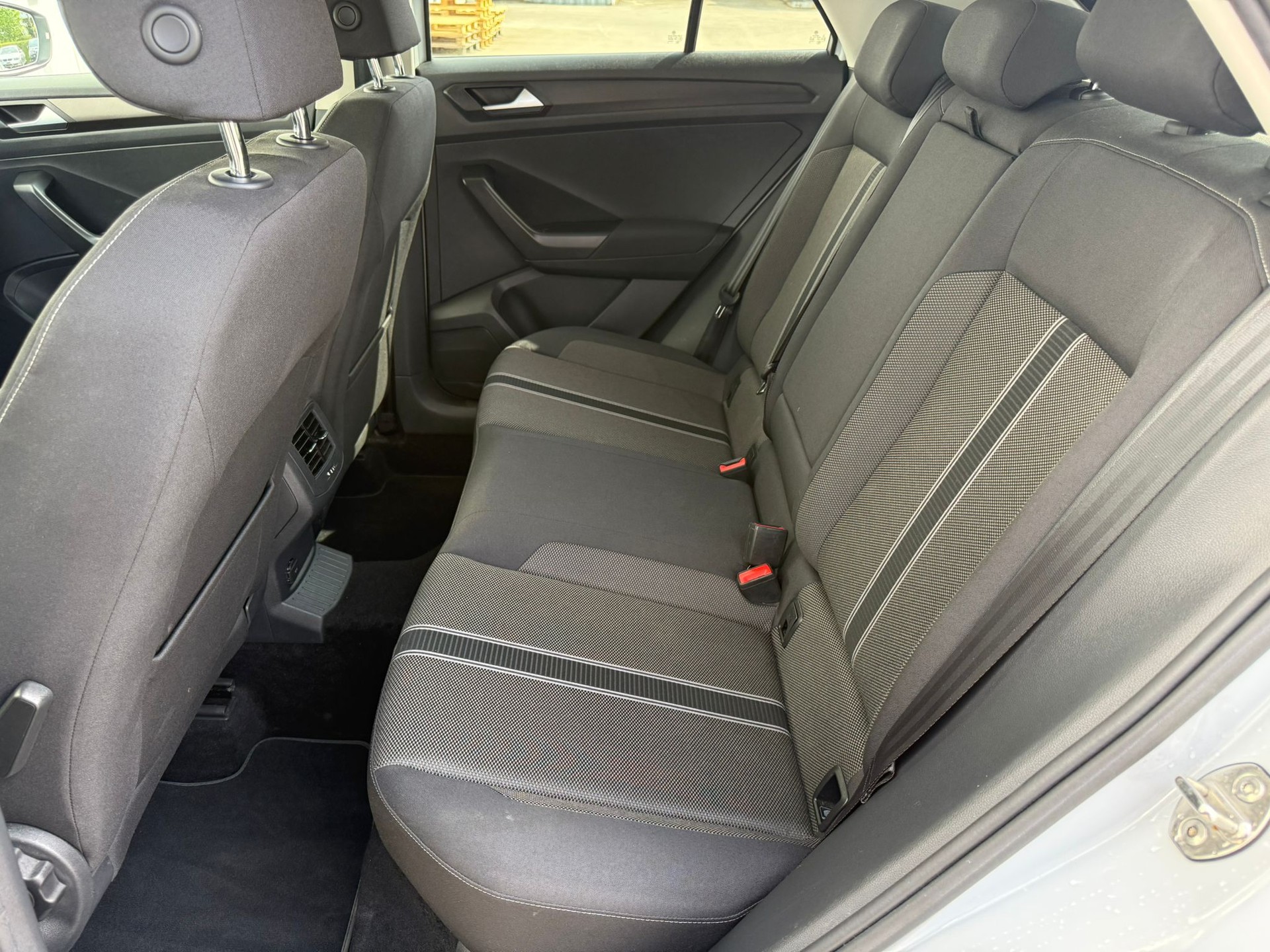 VW T-Roc 2.0 TSI Advance DSG 4Motion-image-9
