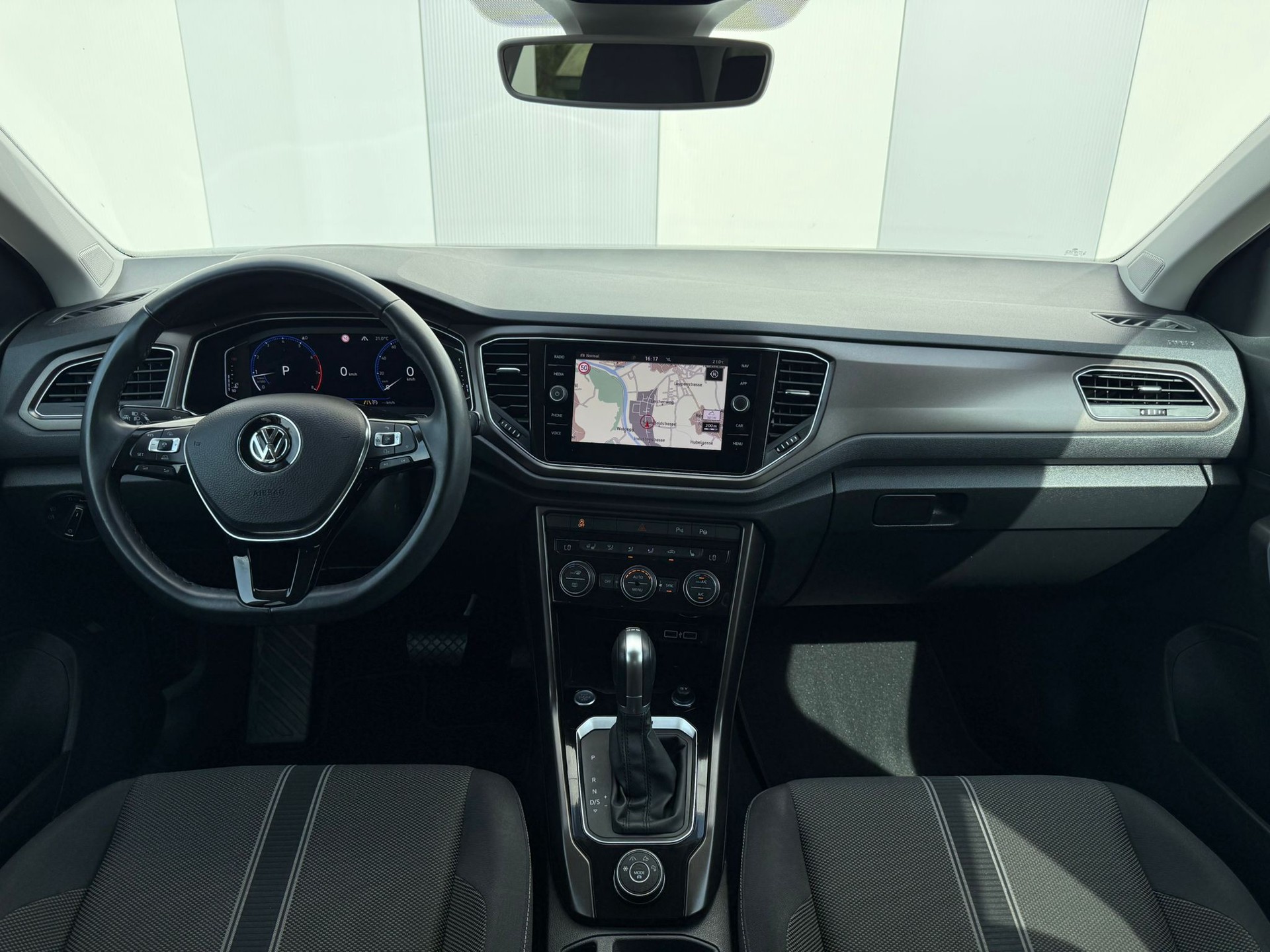 VW T-Roc 2.0 TSI Advance DSG 4Motion-image-10