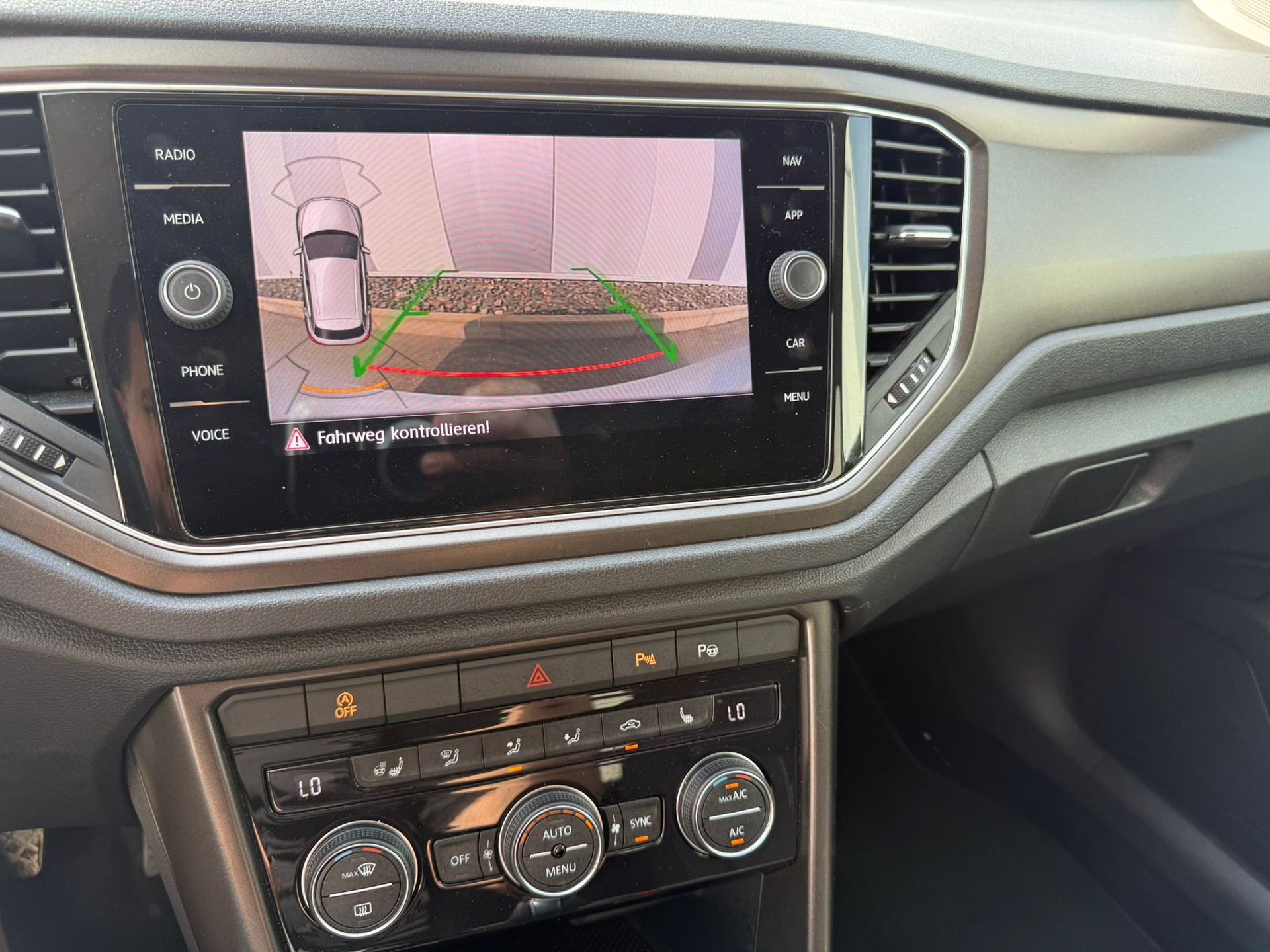 VW T-Roc 2.0 TSI Advance DSG 4Motion-image-13