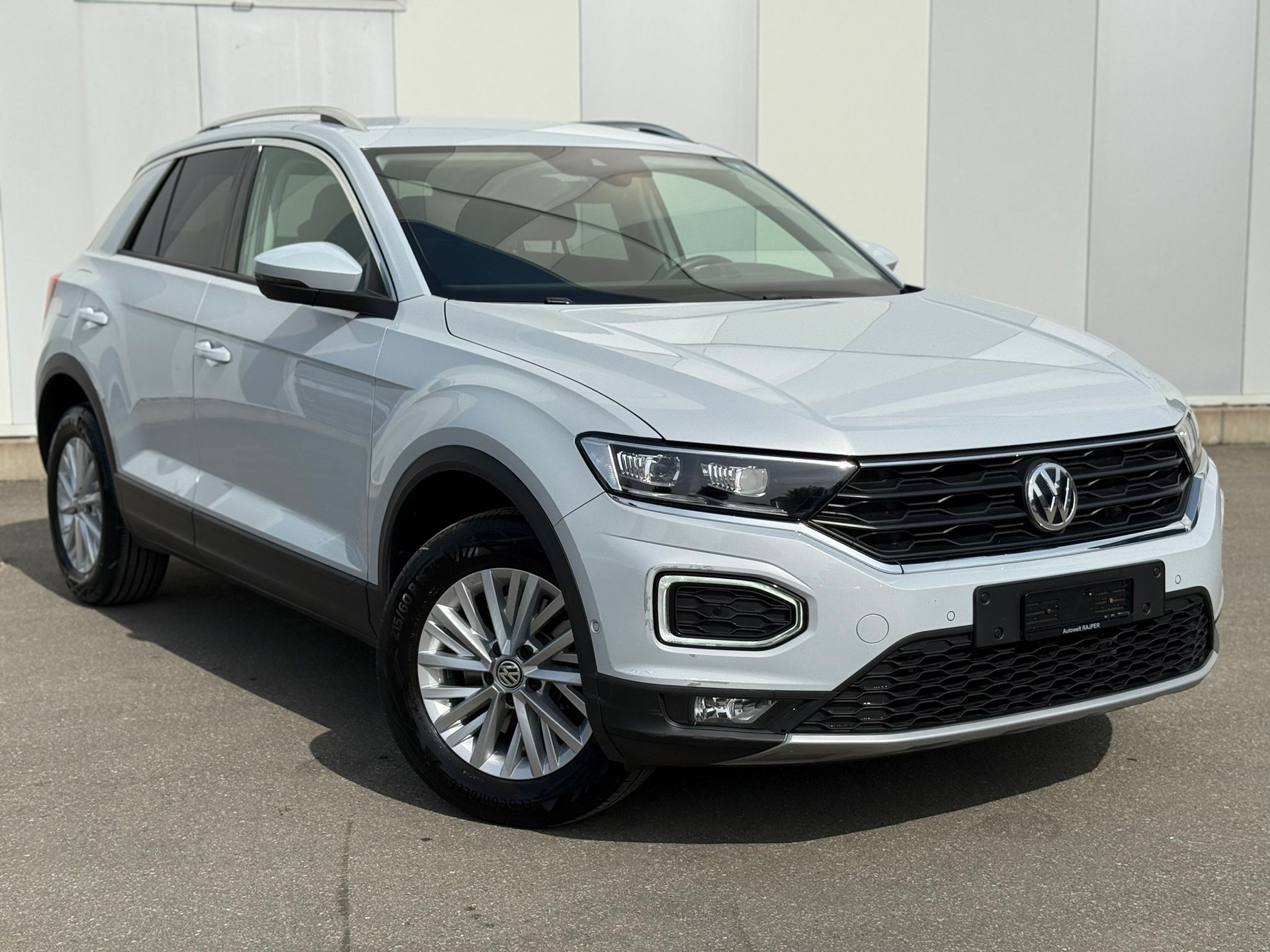 VW T-Roc 2.0 TSI Advance DSG 4Motion-image-2