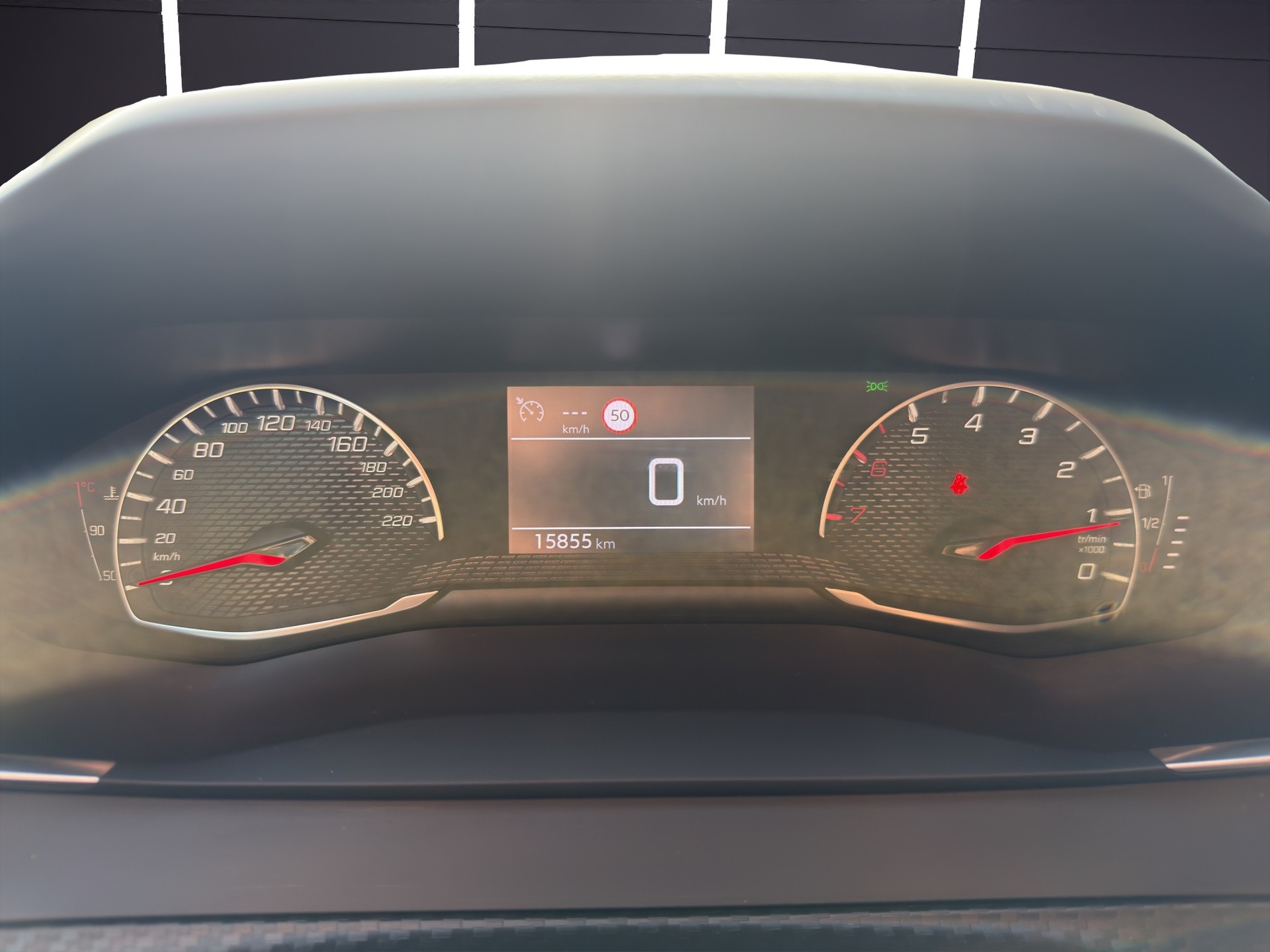 PEUGEOT 208 1.2 Style-image-8