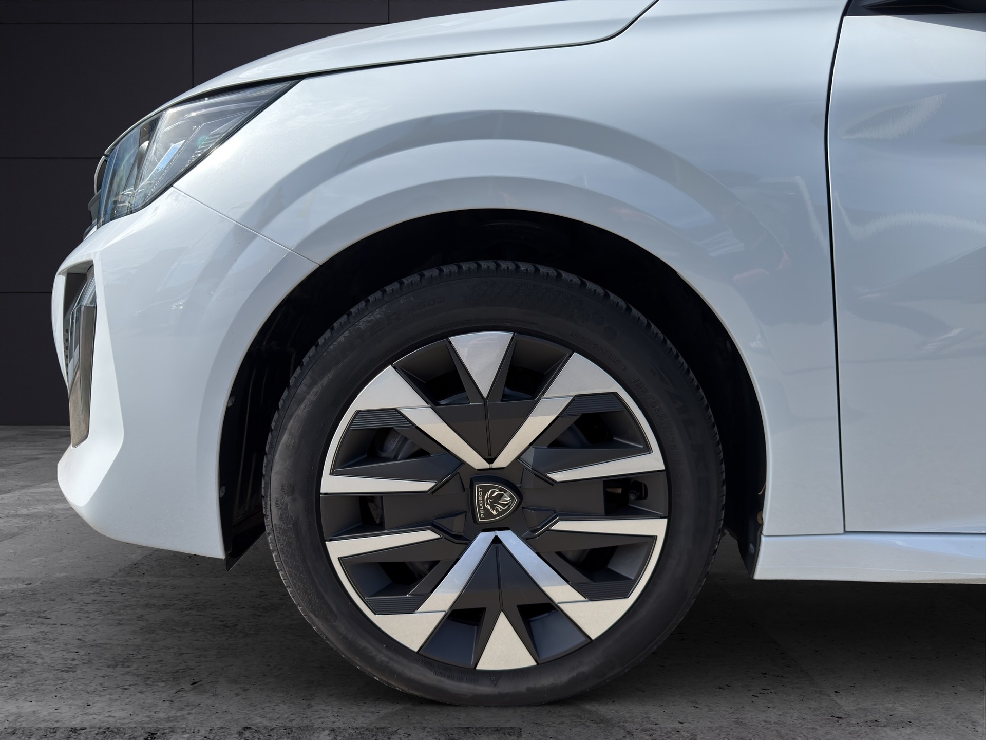 PEUGEOT 208 1.2 Style-image-4