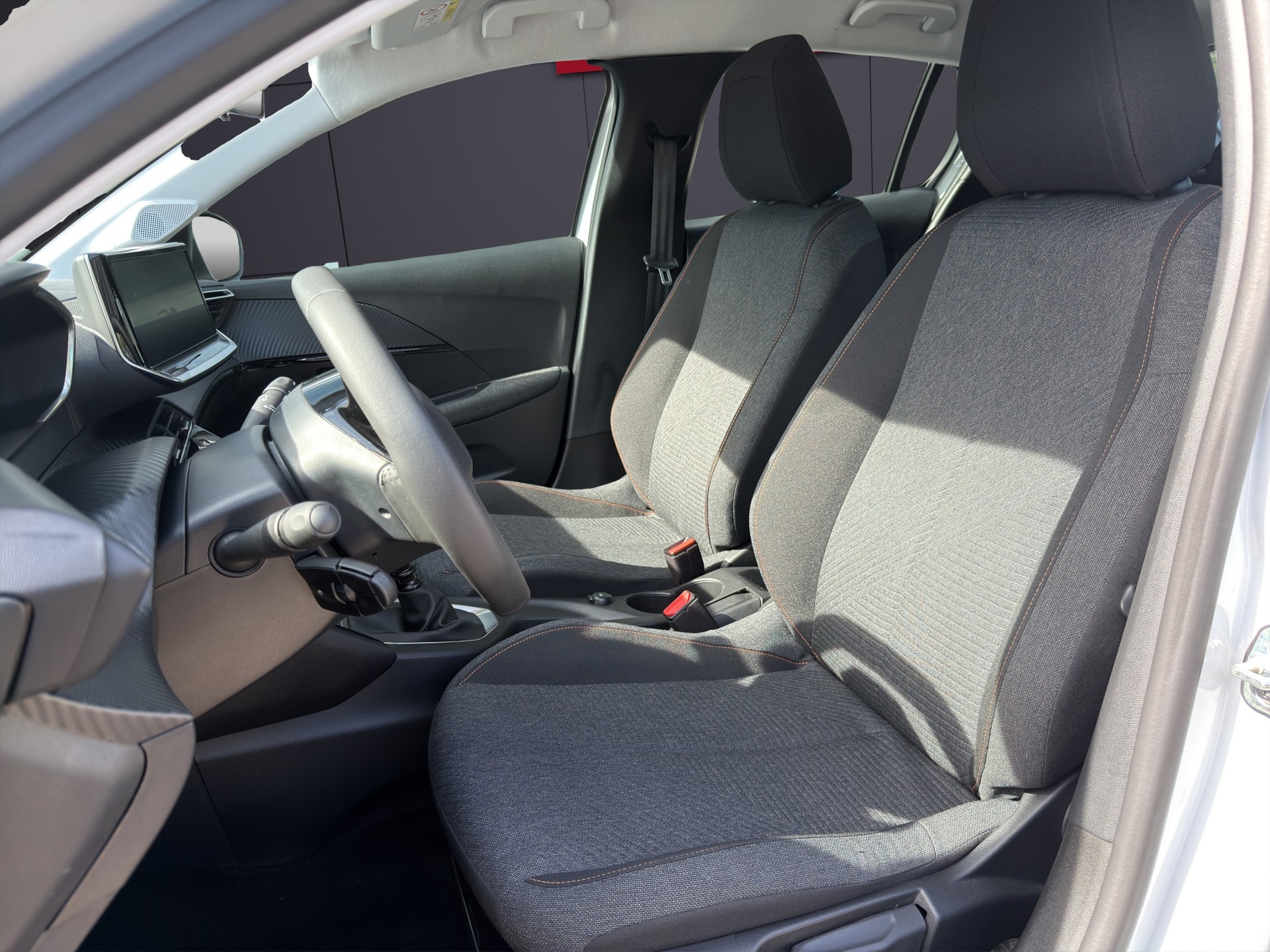 PEUGEOT 208 1.2 Style-image-5