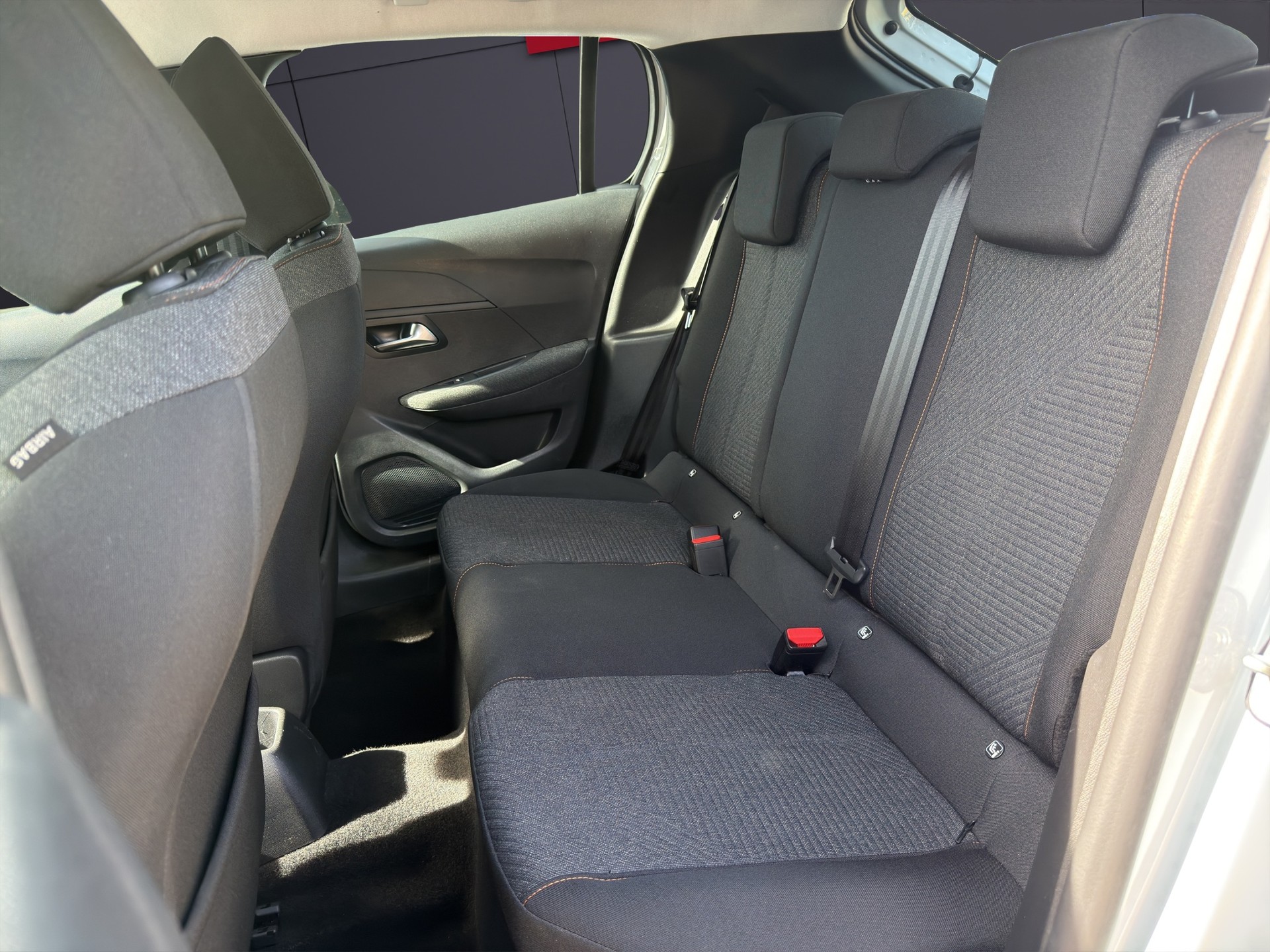 PEUGEOT 208 1.2 Style-image-6