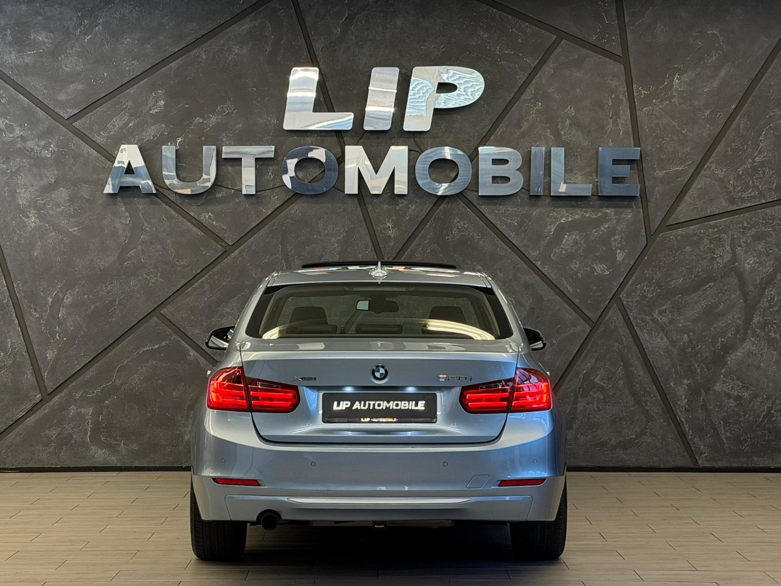 BMW 320i xDrive Modern Line Steptronic-image-6