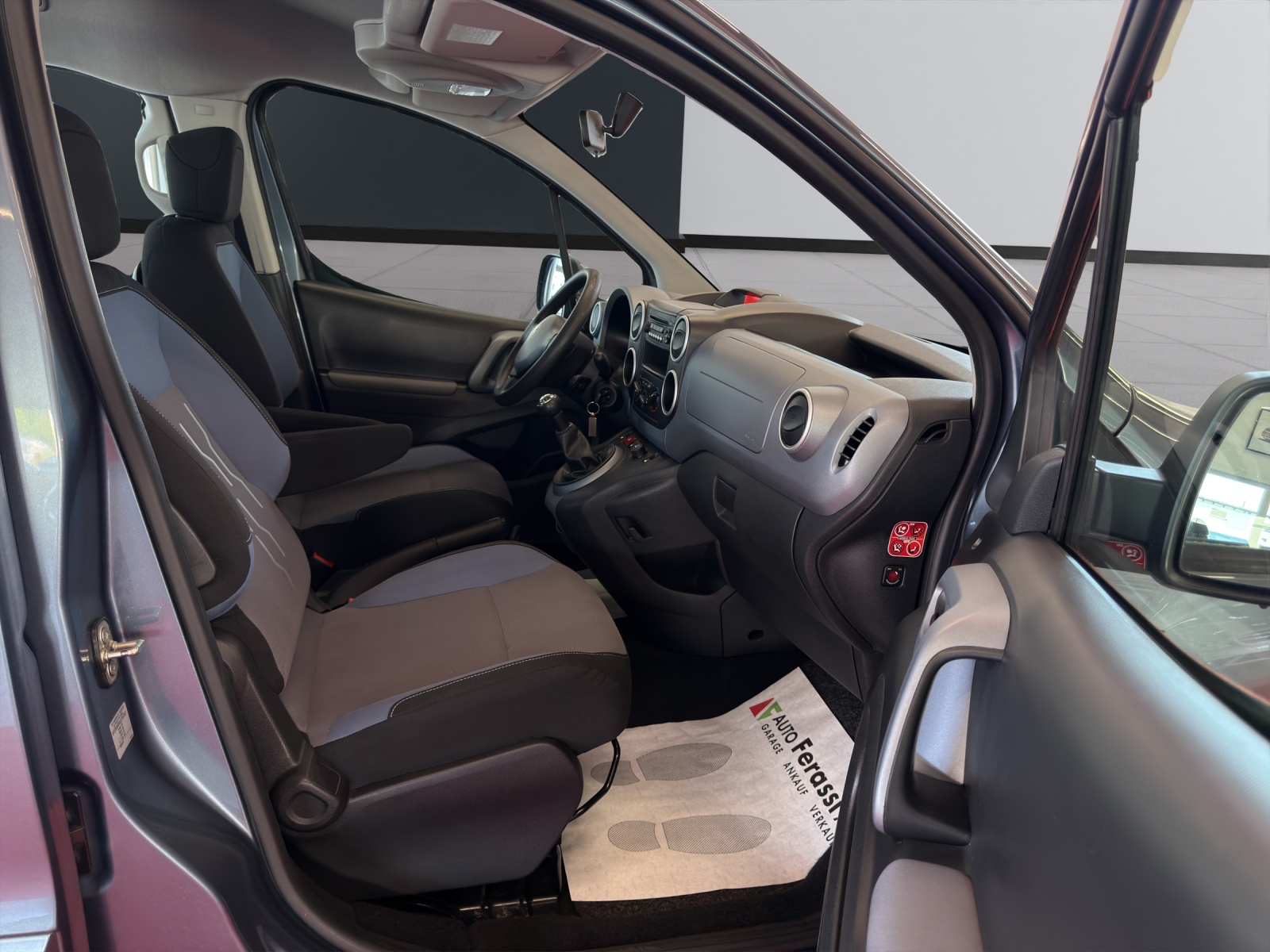 PEUGEOT Partner 1.6 e-HDI Active-image-17