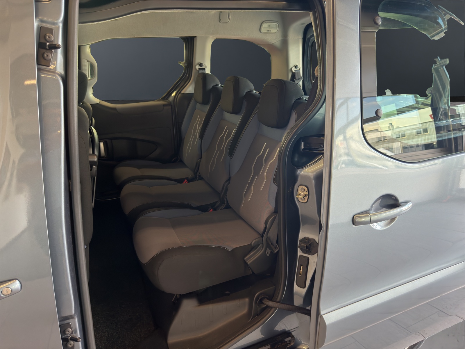 PEUGEOT Partner 1.6 e-HDI Active-image-13