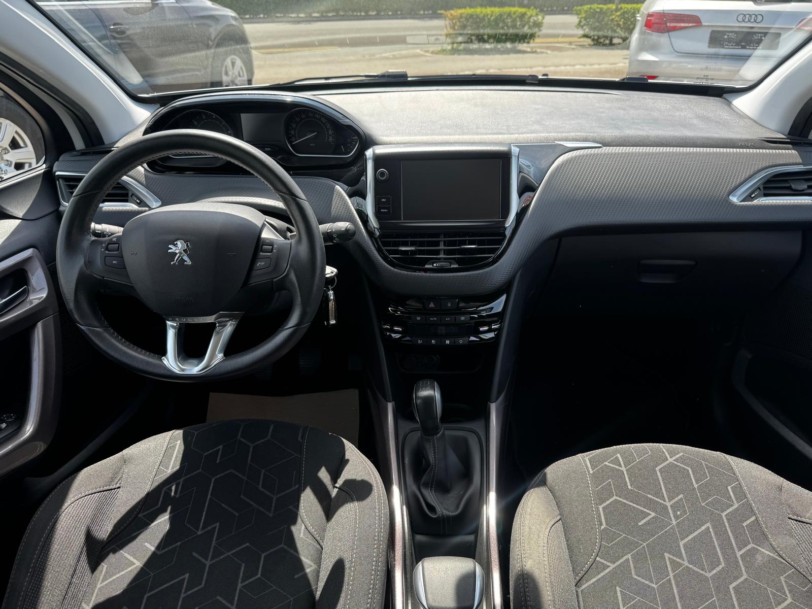 PEUGEOT 2008 1.2 PureTech Active-image-9