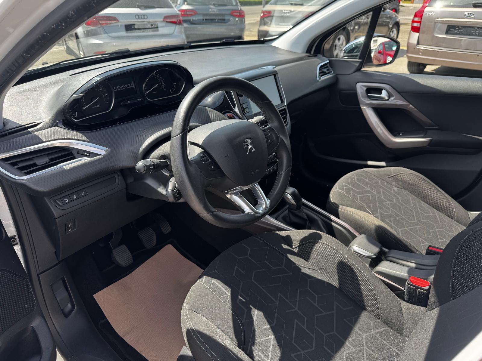 PEUGEOT 2008 1.2 PureTech Active-image-8