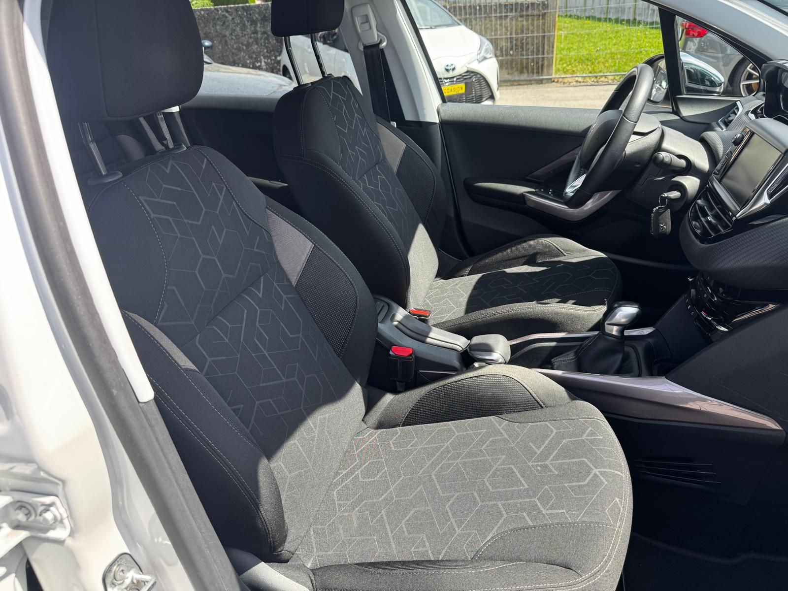 PEUGEOT 2008 1.2 PureTech Active-image-10