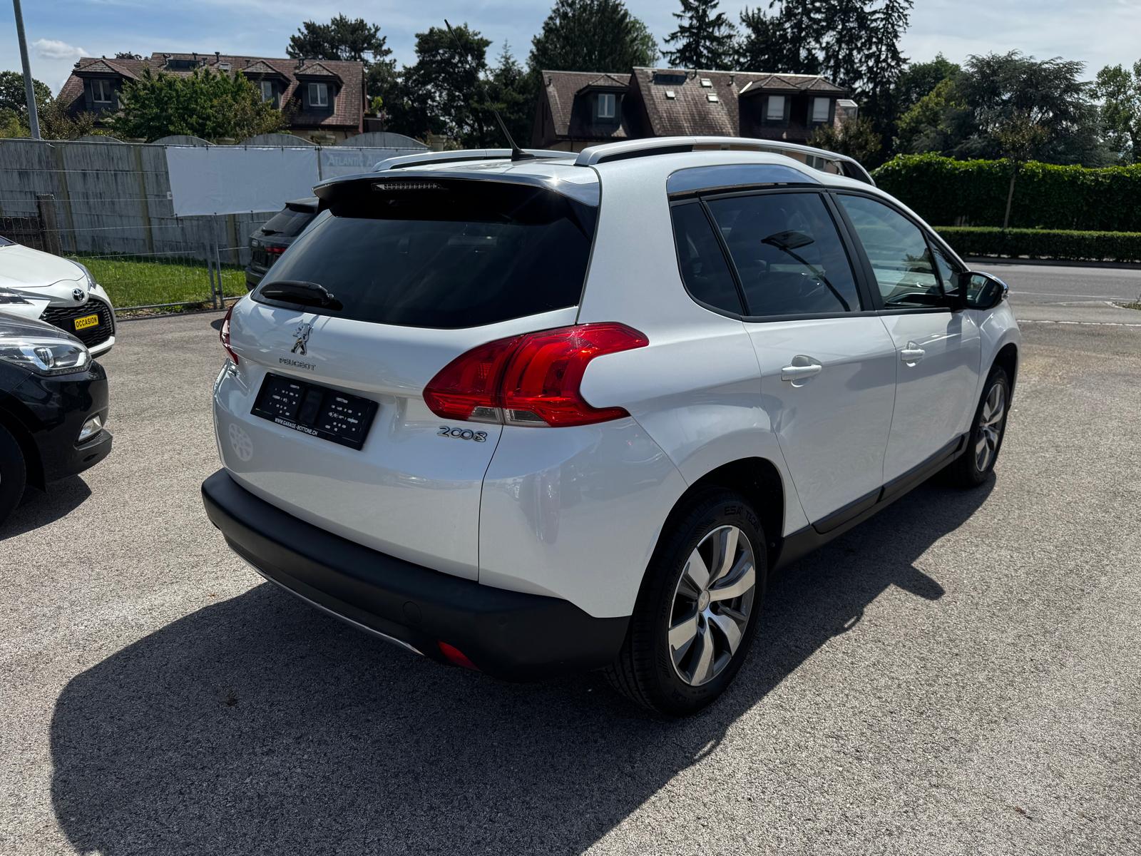 PEUGEOT 2008 1.2 PureTech Active-image-3