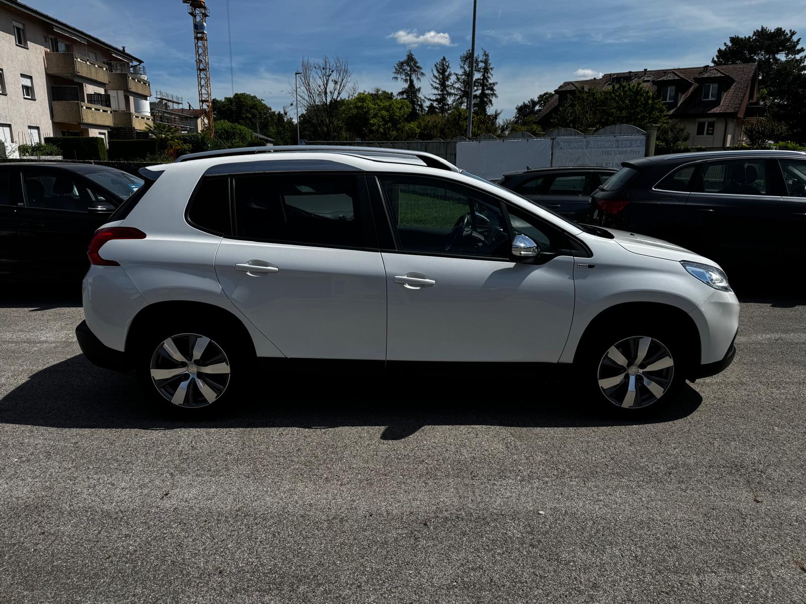 PEUGEOT 2008 1.2 PureTech Active-image-2