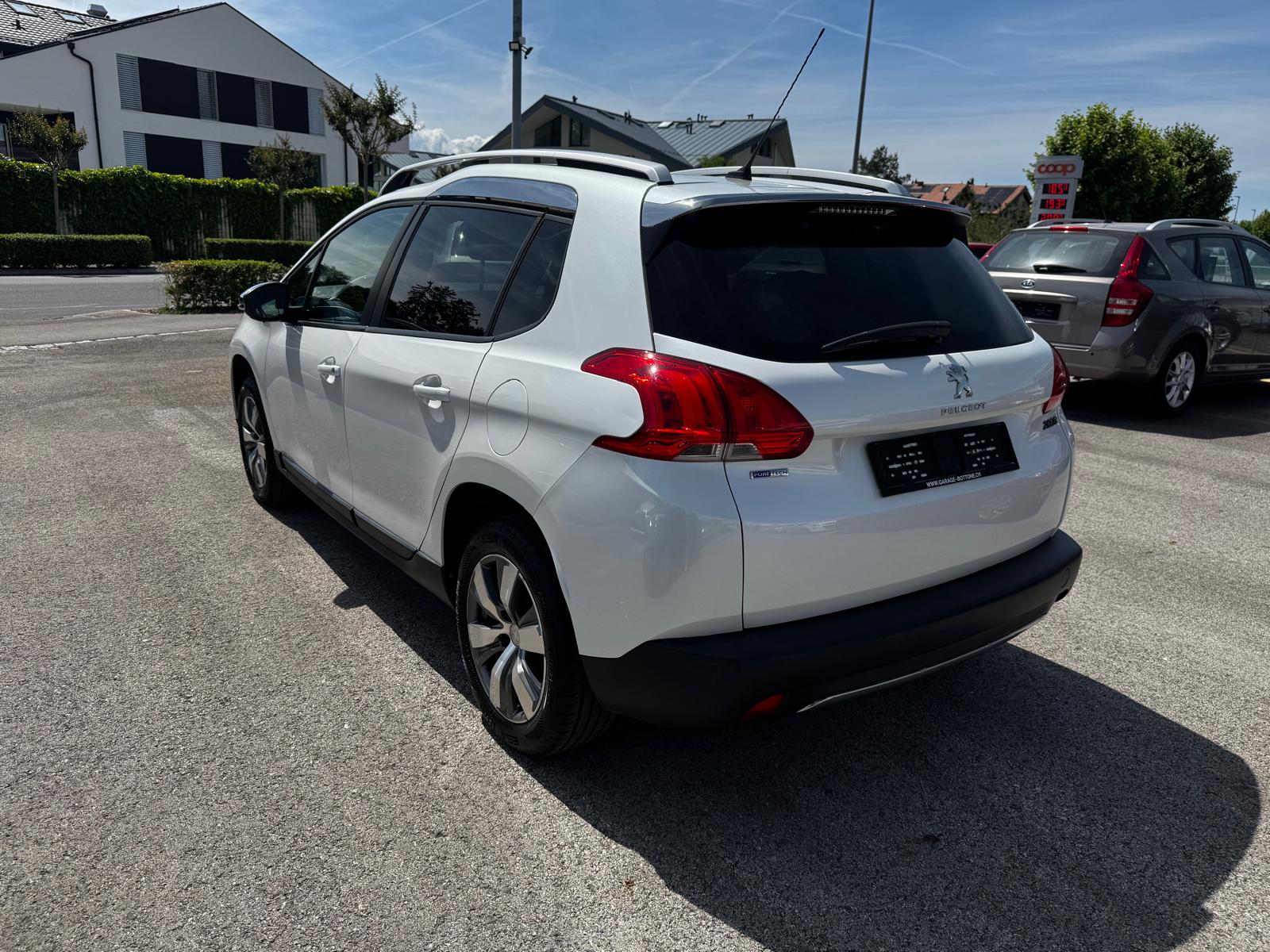 PEUGEOT 2008 1.2 PureTech Active-image-5
