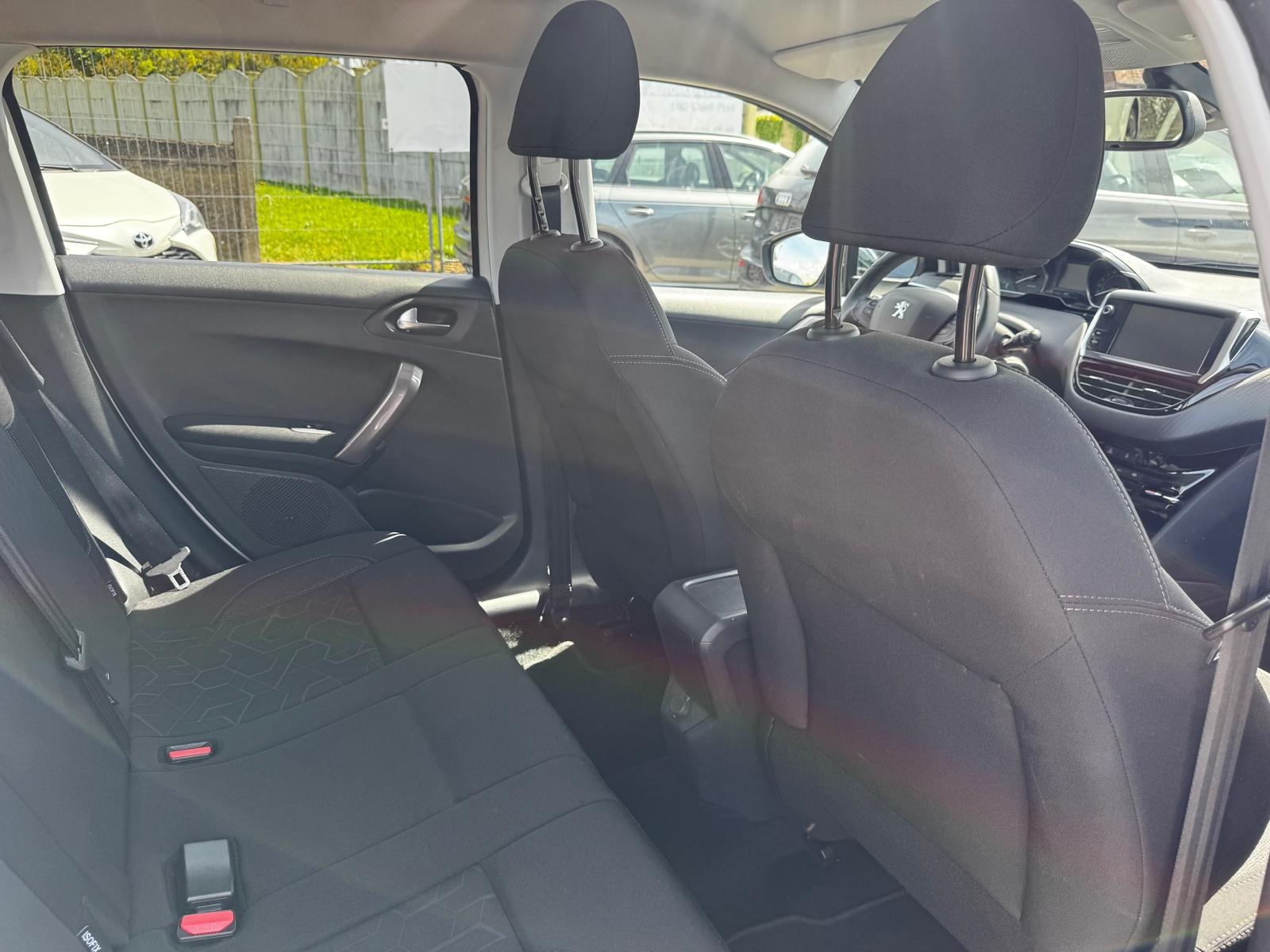 PEUGEOT 2008 1.2 PureTech Active-image-12