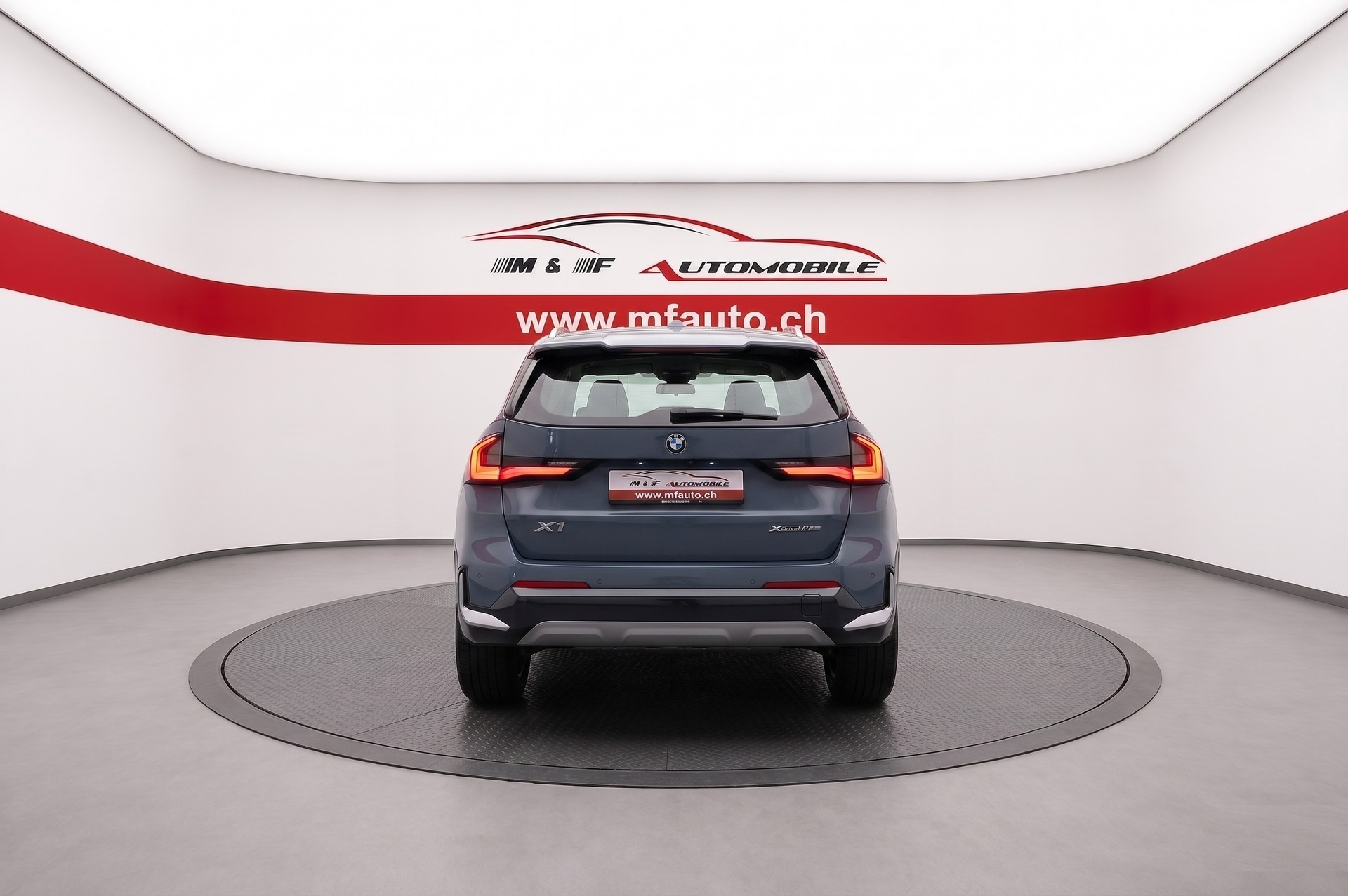 BMW X1 20d xDrive CH FAHRZEUG-image-5
