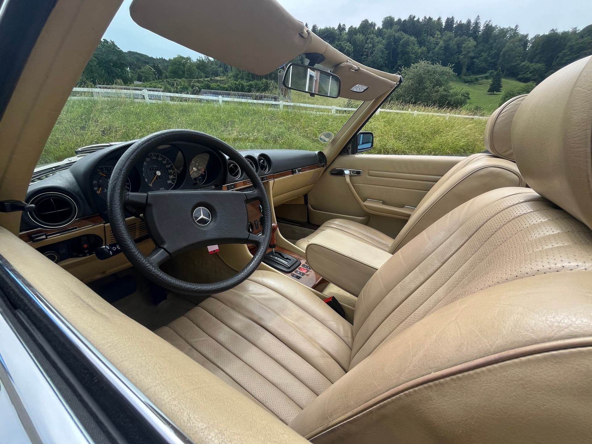 MERCEDES-BENZ R107-image-6
