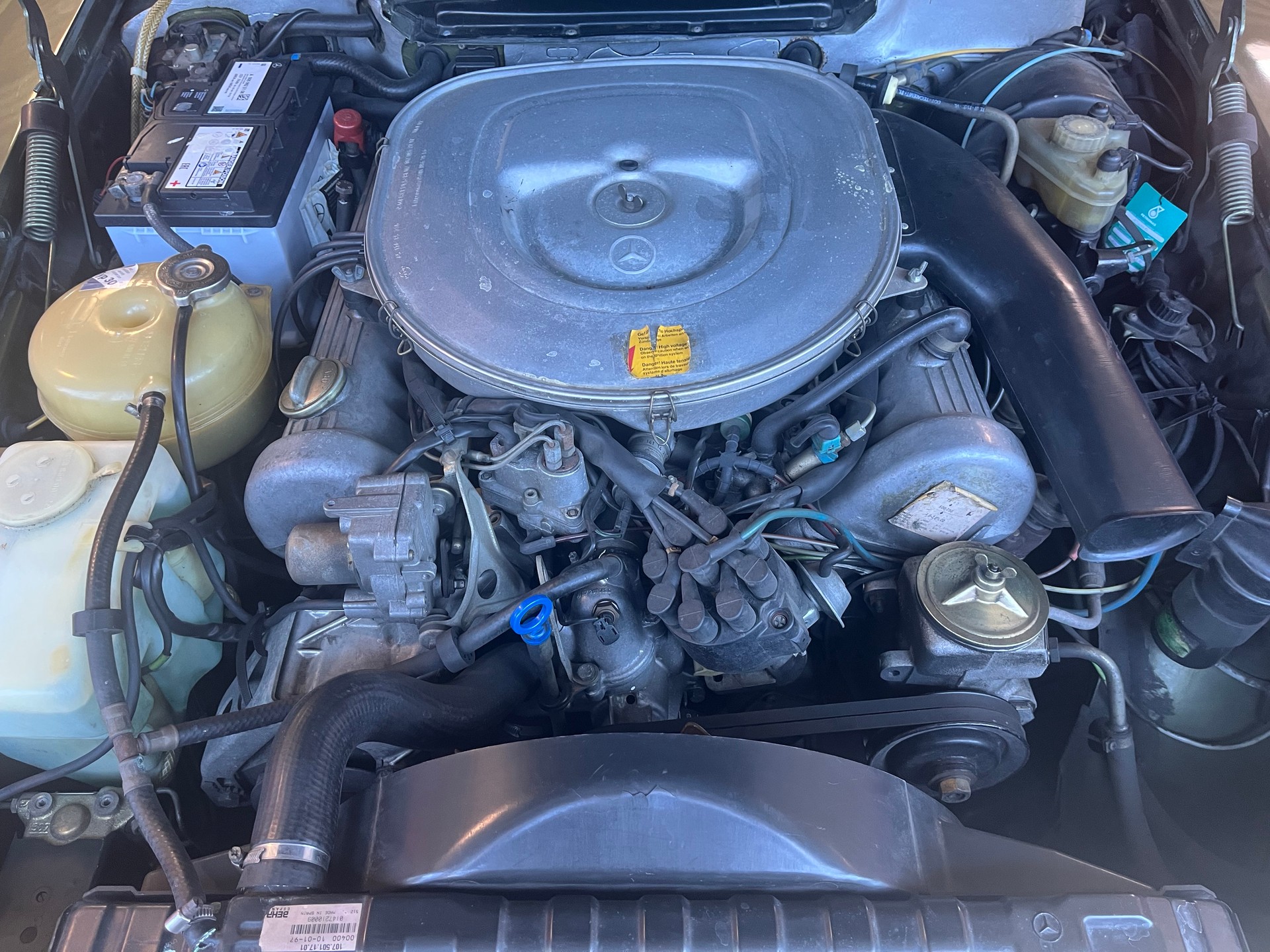 MERCEDES-BENZ R107-image-24