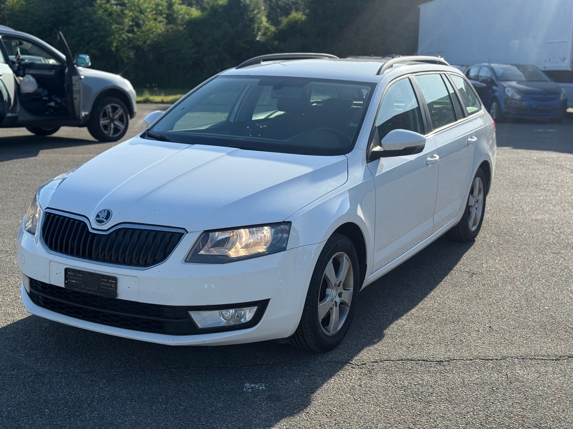SKODA Octavia Combi 2.0 TDI Ambition-image-1