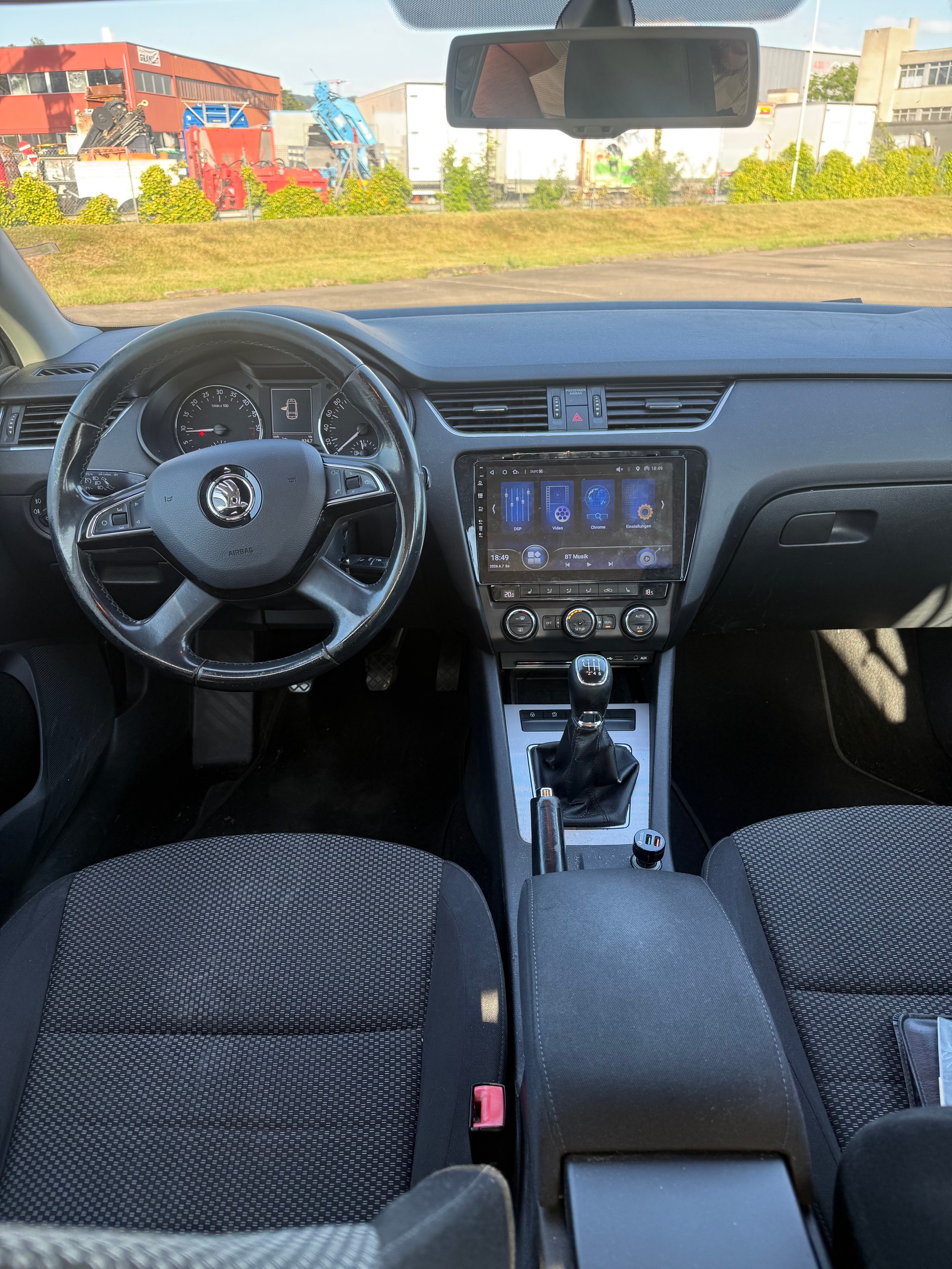 SKODA Octavia Combi 2.0 TDI Ambition-image-6