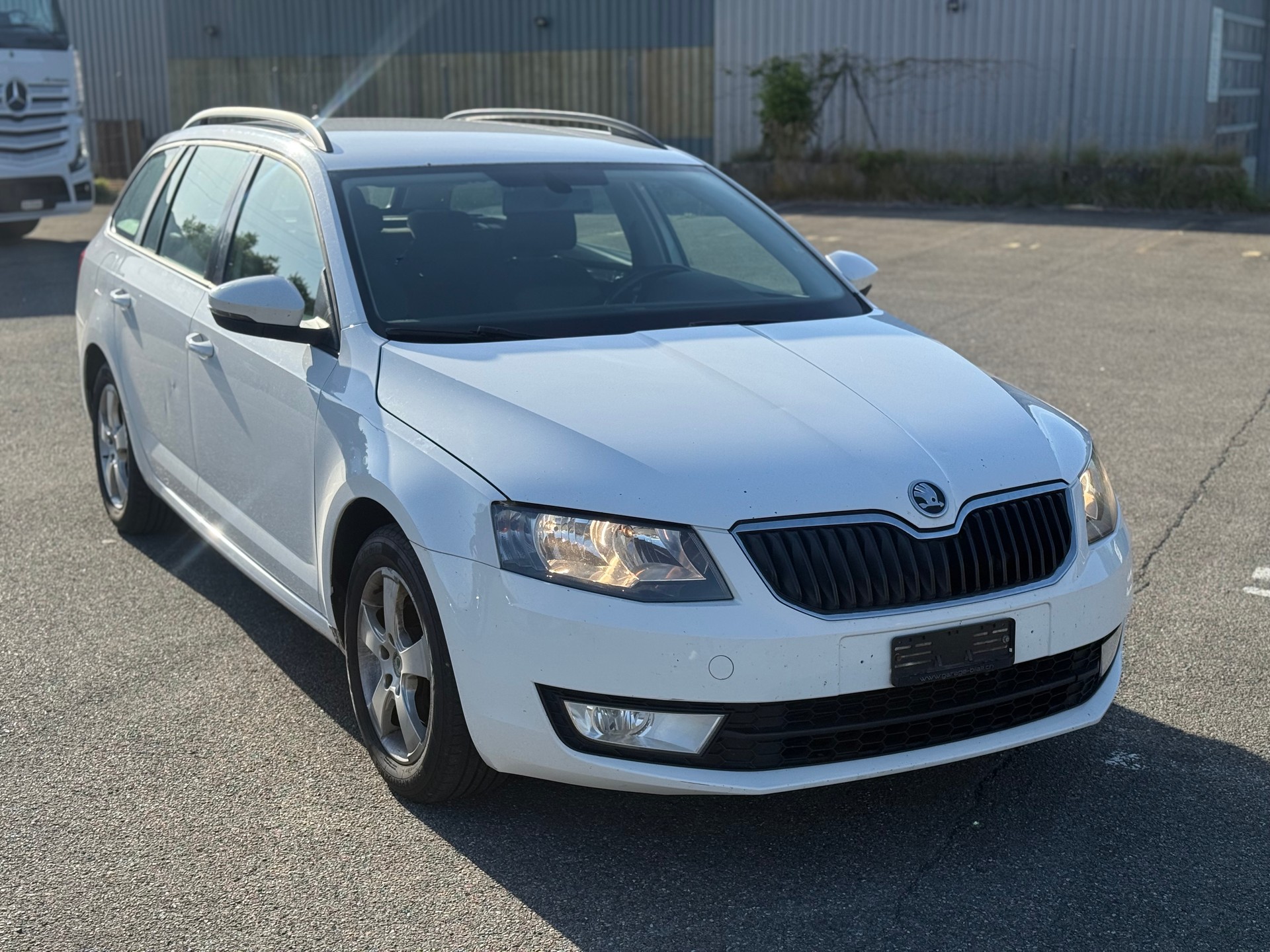 SKODA Octavia Combi 2.0 TDI Ambition-image-0