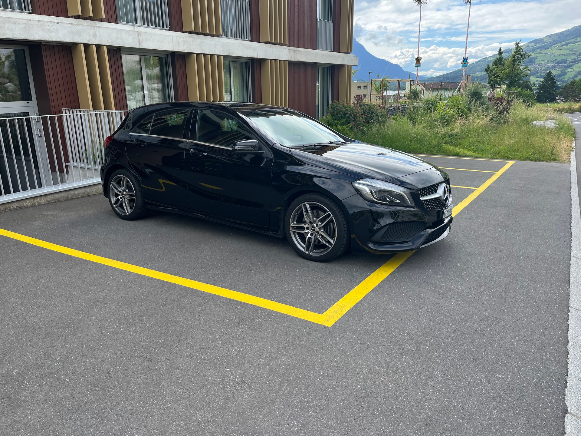 MERCEDES-BENZ A 220 d AMG Line 4m-image-0