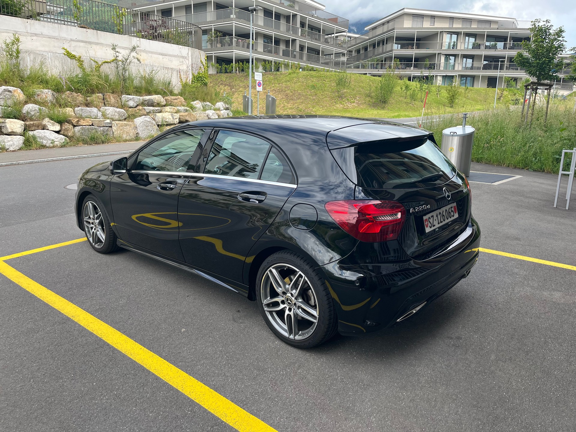 MERCEDES-BENZ A 220 d AMG Line 4m-image-2