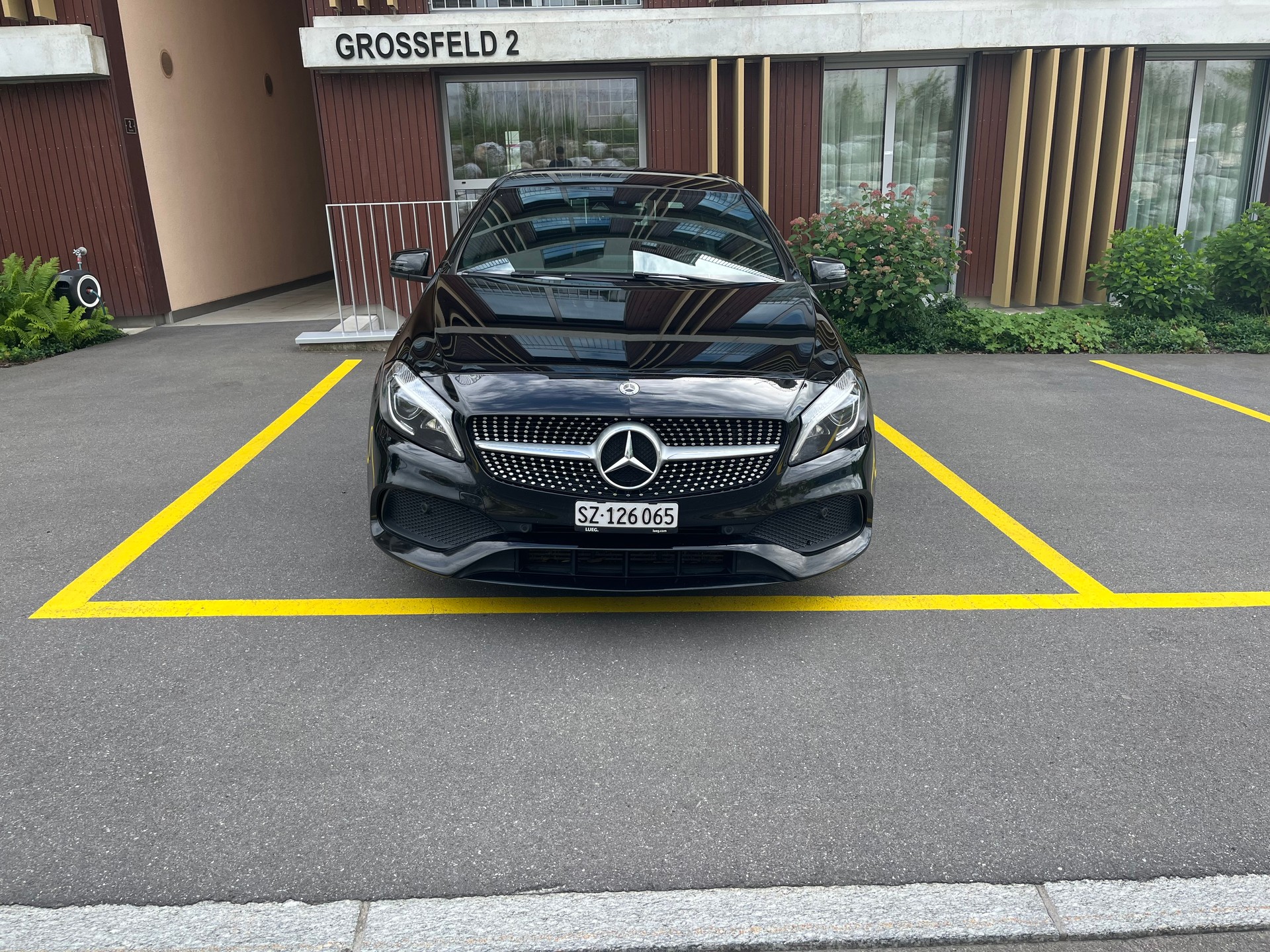 MERCEDES-BENZ A 220 d AMG Line 4m-image-1