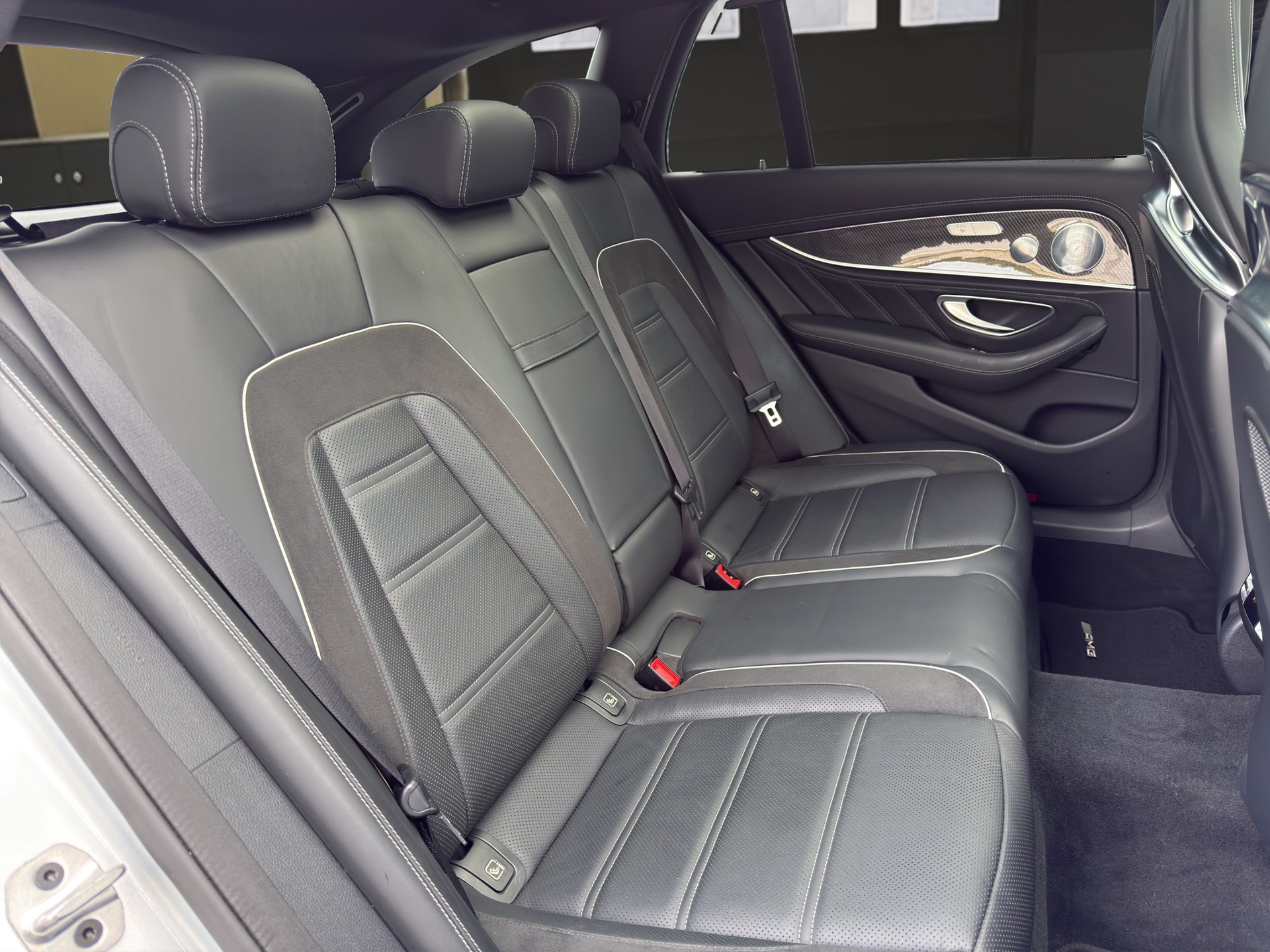 MERCEDES-BENZ E 63 S AMG 4matic+ Kombi-image-13