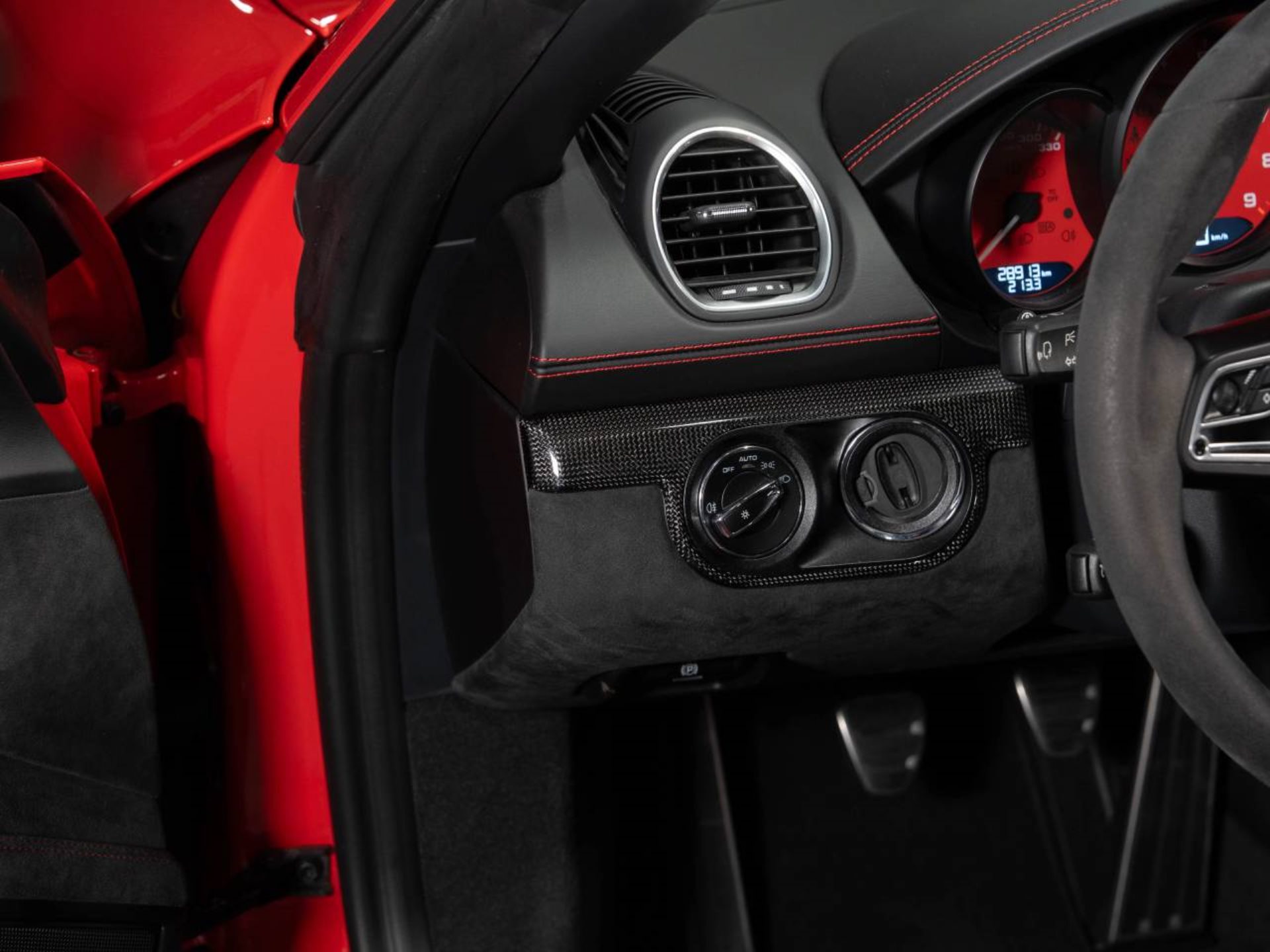 PORSCHE 718 Spyder-image-11