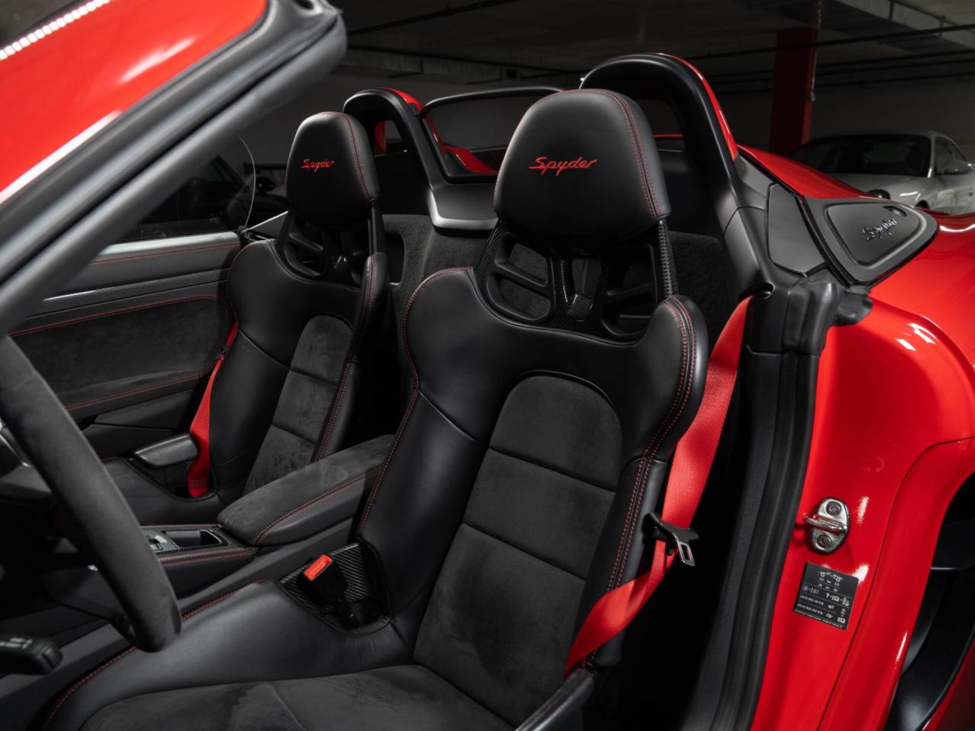 PORSCHE 718 Spyder-image-10
