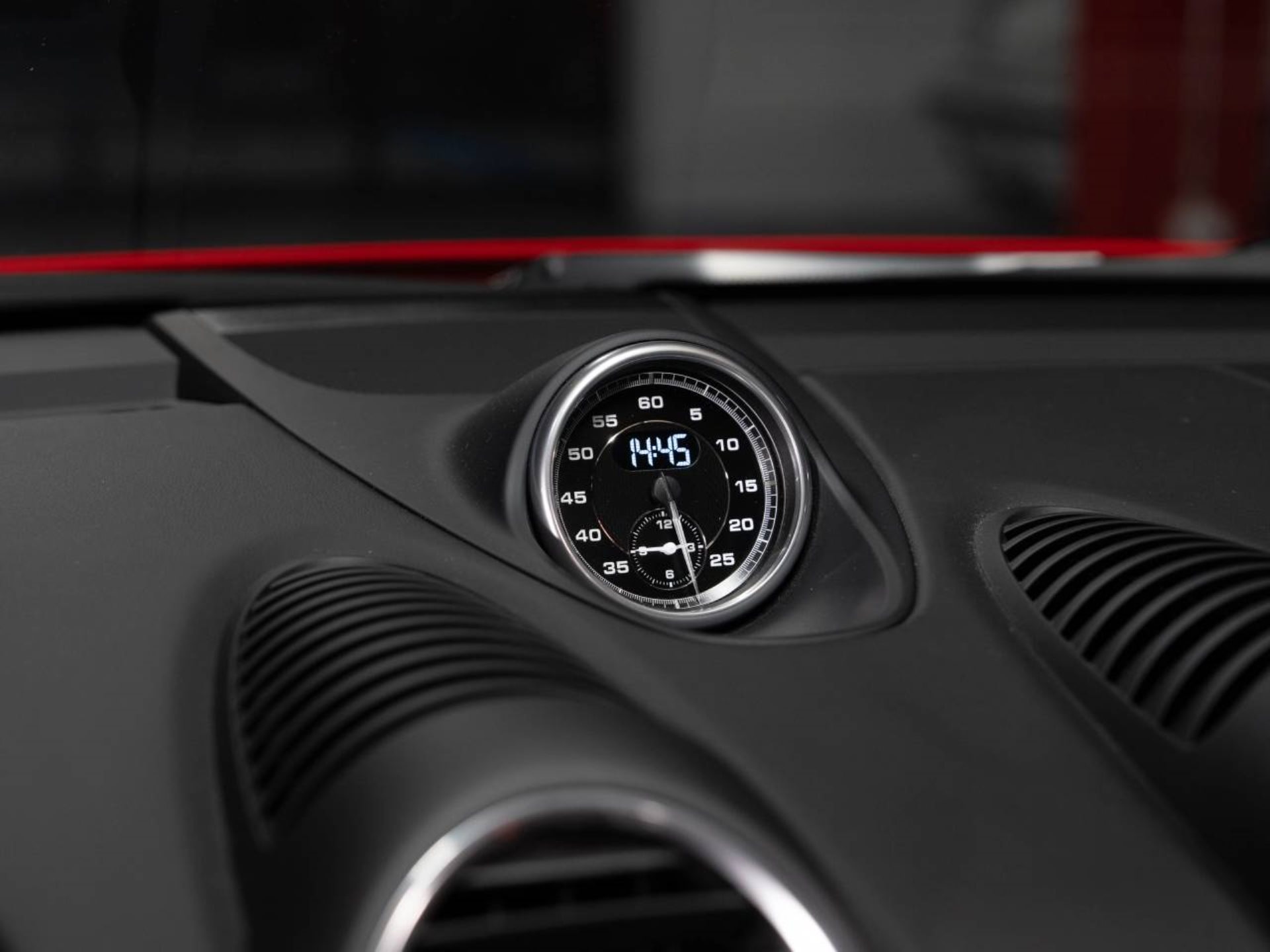 PORSCHE 718 Spyder-image-12